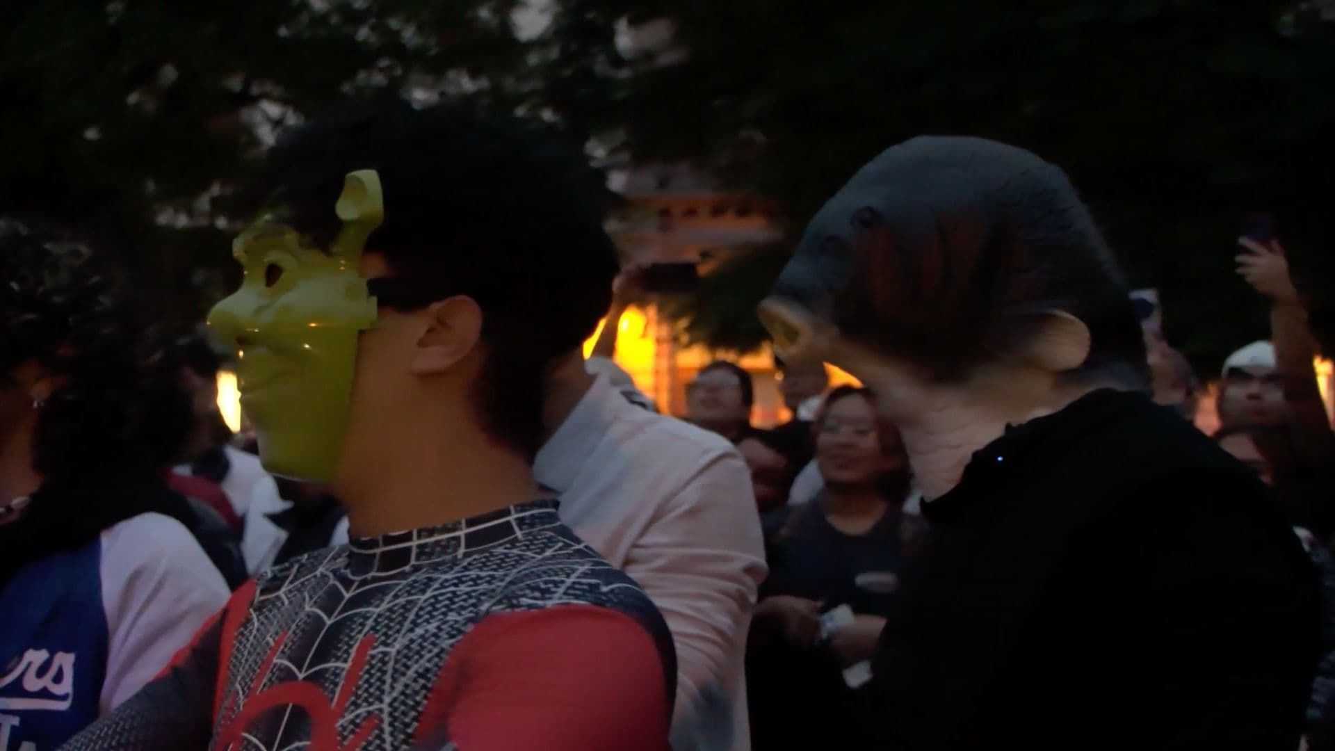 Improvisan Batalla de 'Farmear Aura' en el Jardín Guerrero