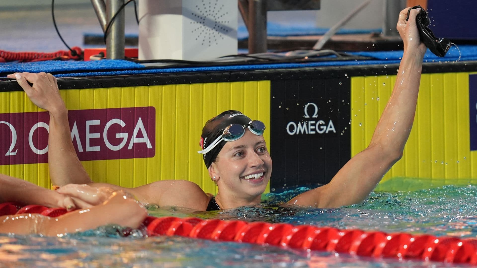 Nadadora Kate Douglass Bate su Récord Mundial Dos Veces en un Mismo Día