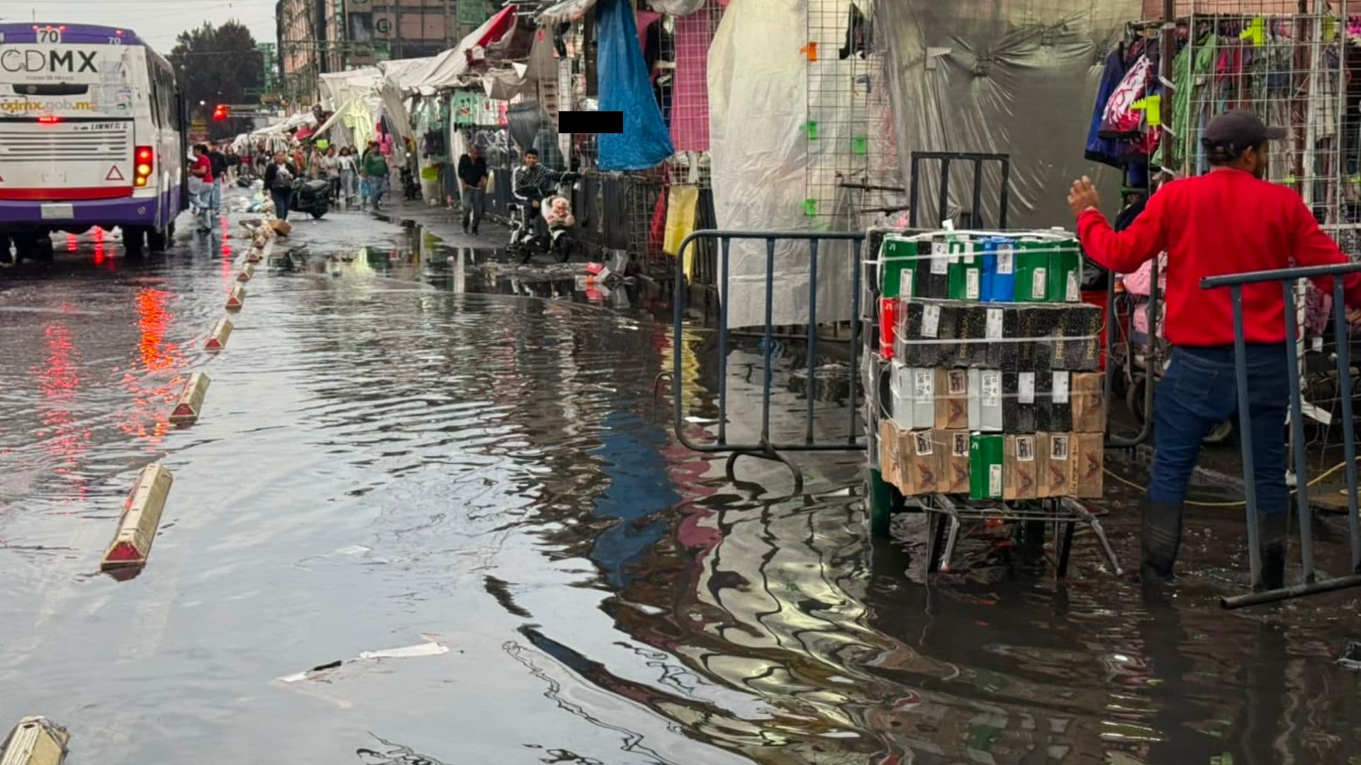 Lluvia Provoca Encharcamientos en La Lagunilla; Comerciantes Sufren Afectaciones