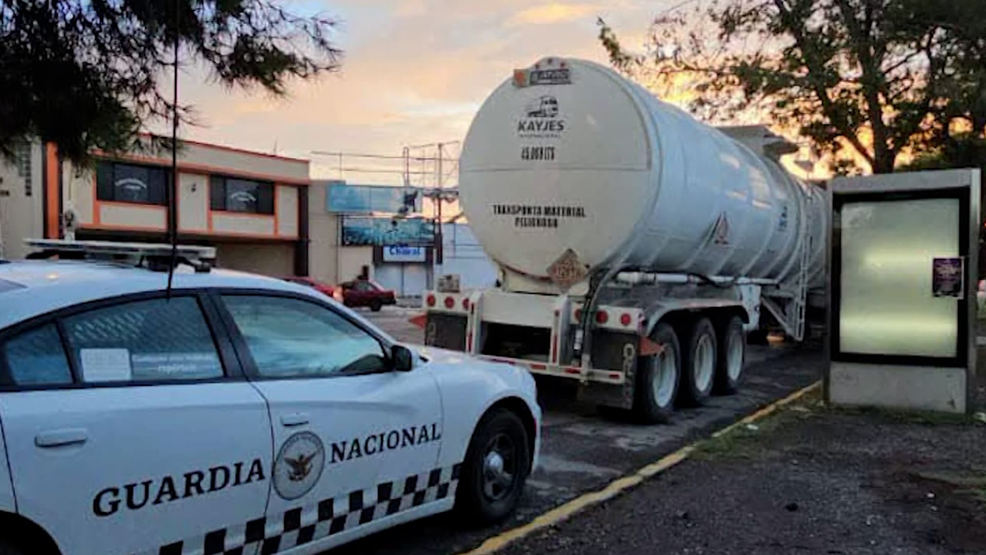 Localizan Pipa Abandonada con Presunto Combustible Clandestino Autopista Torreón-Saltillo