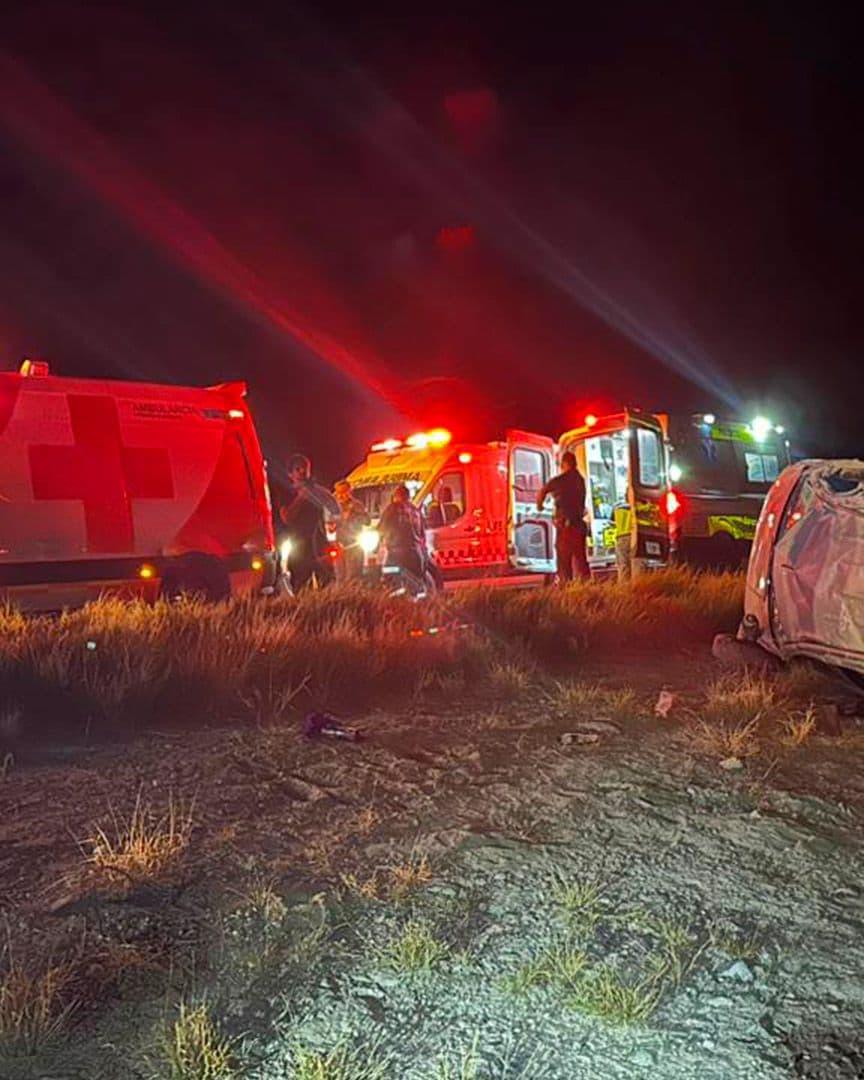 En la camioneta viajaban otras seis personas quienes resultaron lesionadas en el accidente