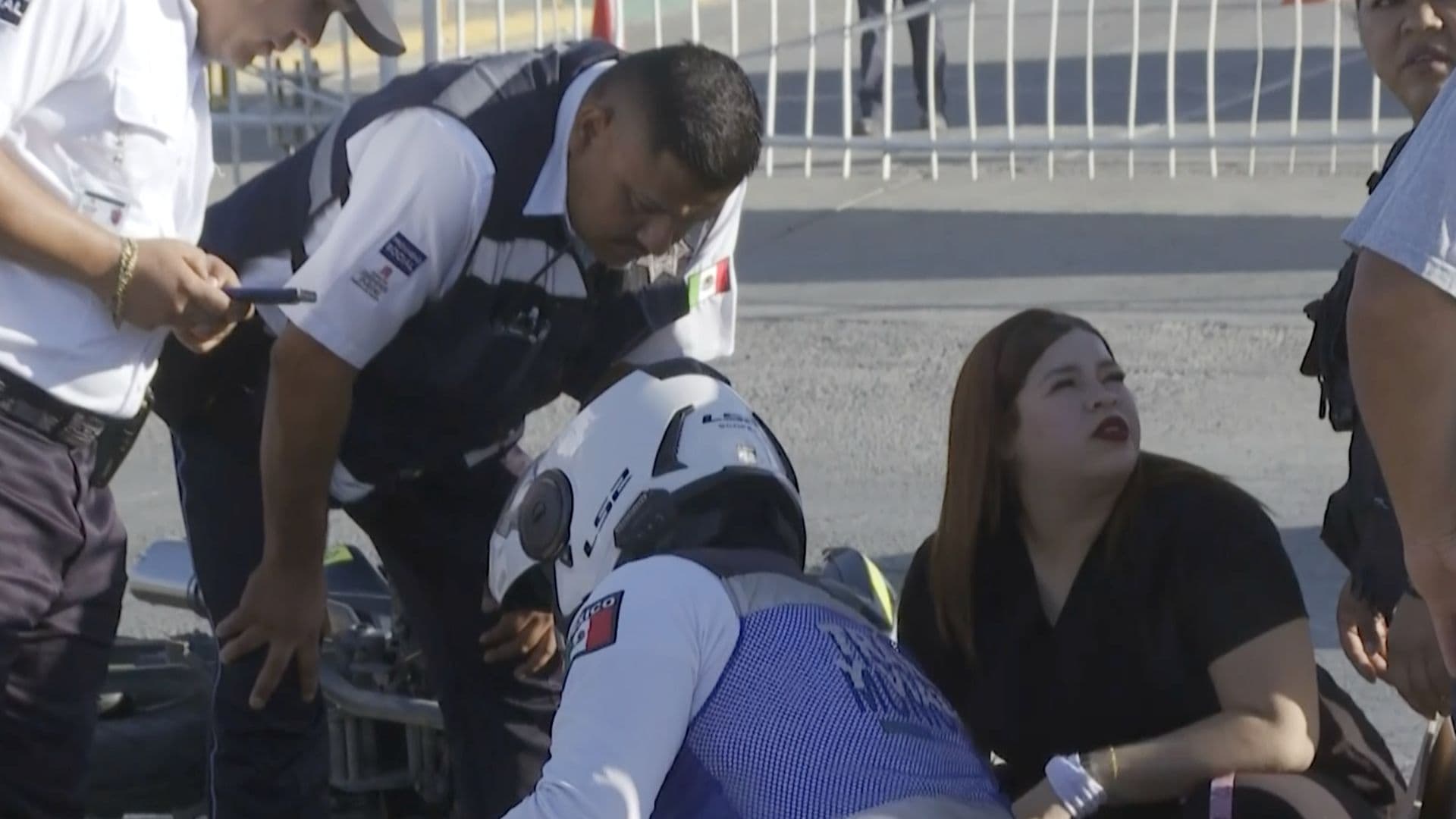 Motociclista Resulta Gravemente Herido al Chocar Contra Camión de Personal en Torreón