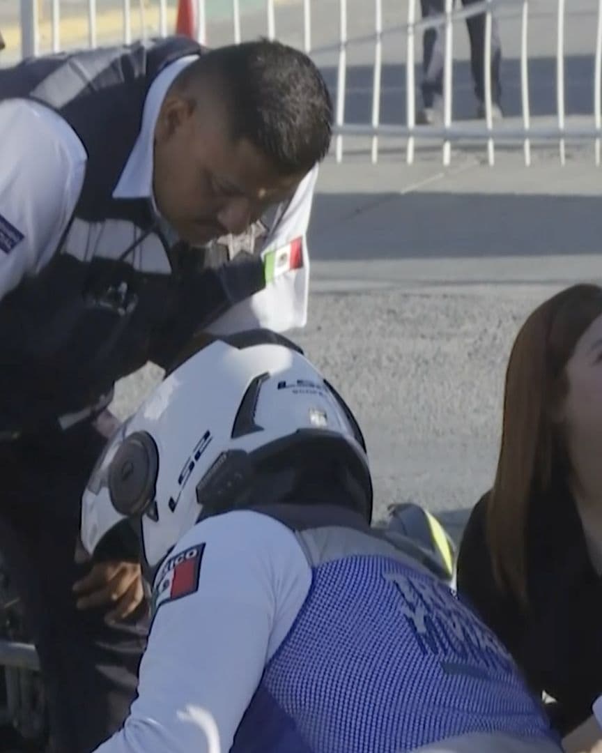 Motociclista Resulta Gravemente Herido al Chocar Contra Camión de Personal en Torreón