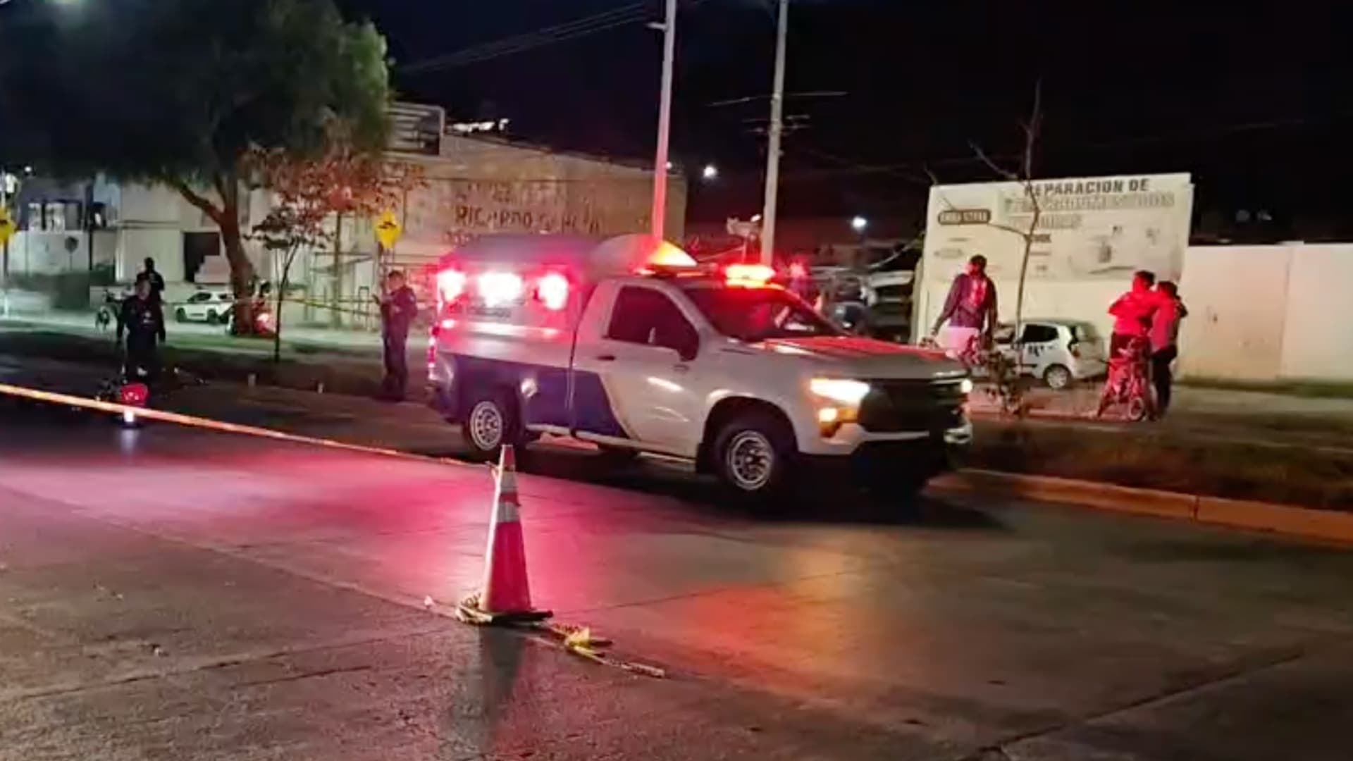 Muere Motociclista, Chocó y Fue Atropellado por un Tráiler en el Ecobulevar de León