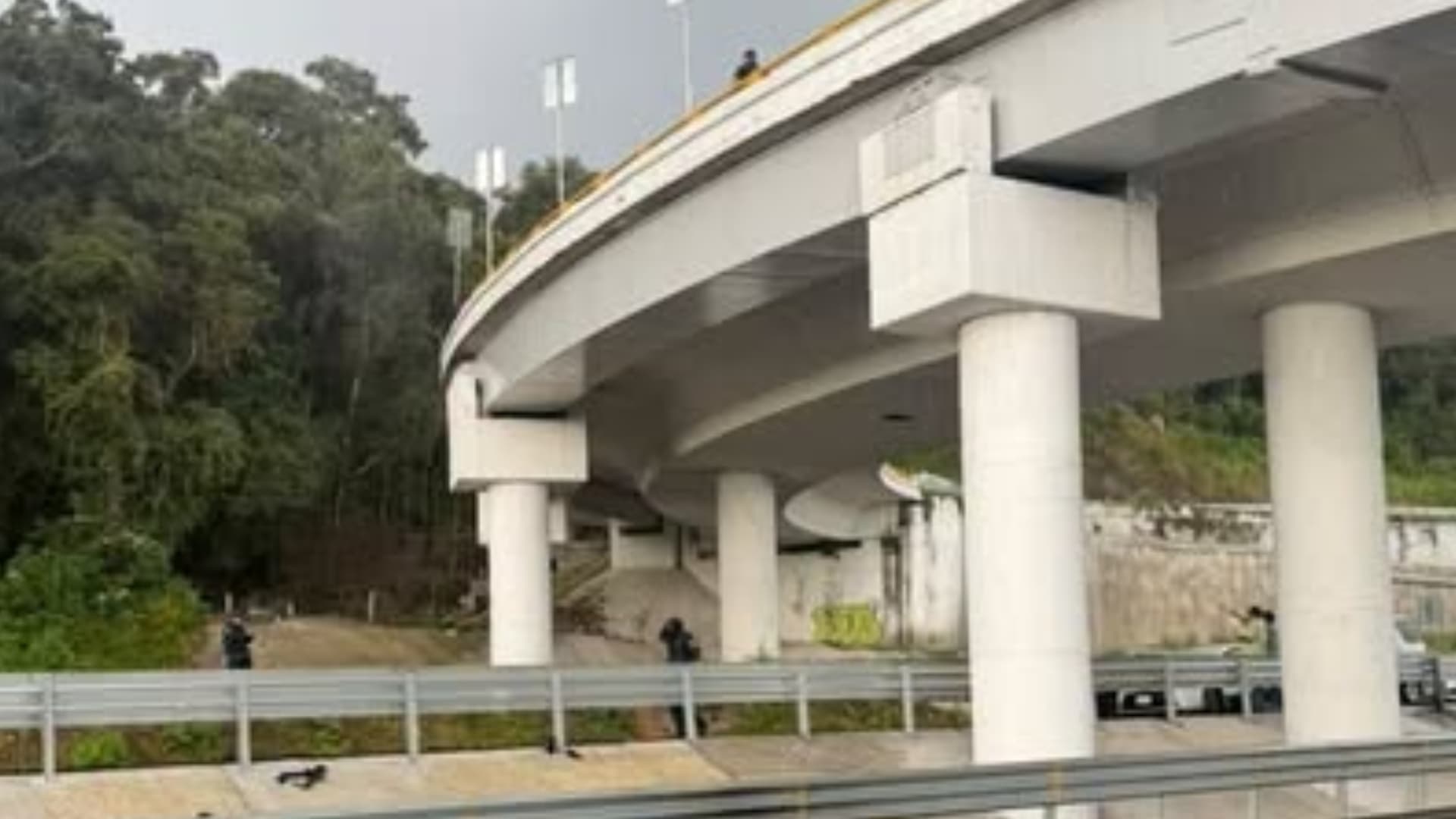 Mueren 2 Policías al Caer de Patrulla en Puente de la Autopista La Pera-Cuautla, Morelos