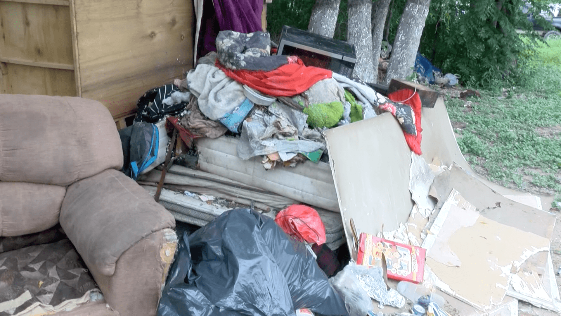 Mujer Pierde sus Pertenencias tras Incendio en Piedras Negras; Señala a su Vecino por Provocarlo