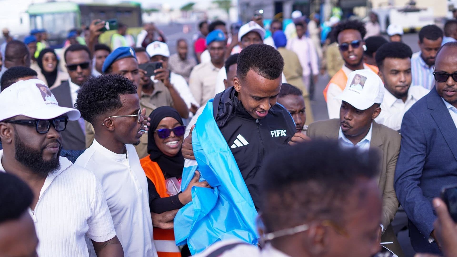 Reciben como Héroe a Árbitro de Somalia; Promete Hacer Historia en Próximo Mundial