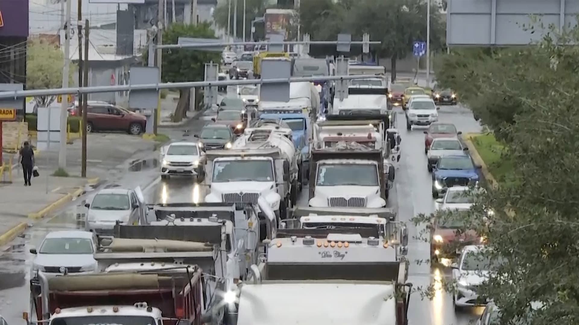 Operadores de la CTM Bloquean Bulevar Independencia en Torreón, Coahuila