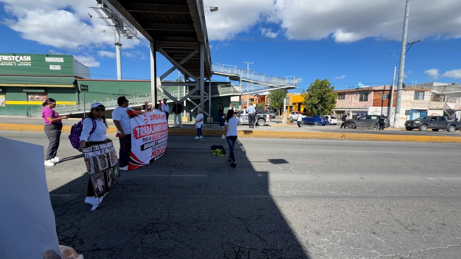 Personal del IMSS Bloquea Periférico Luis Echeverría en Saltillo, Coahuila
