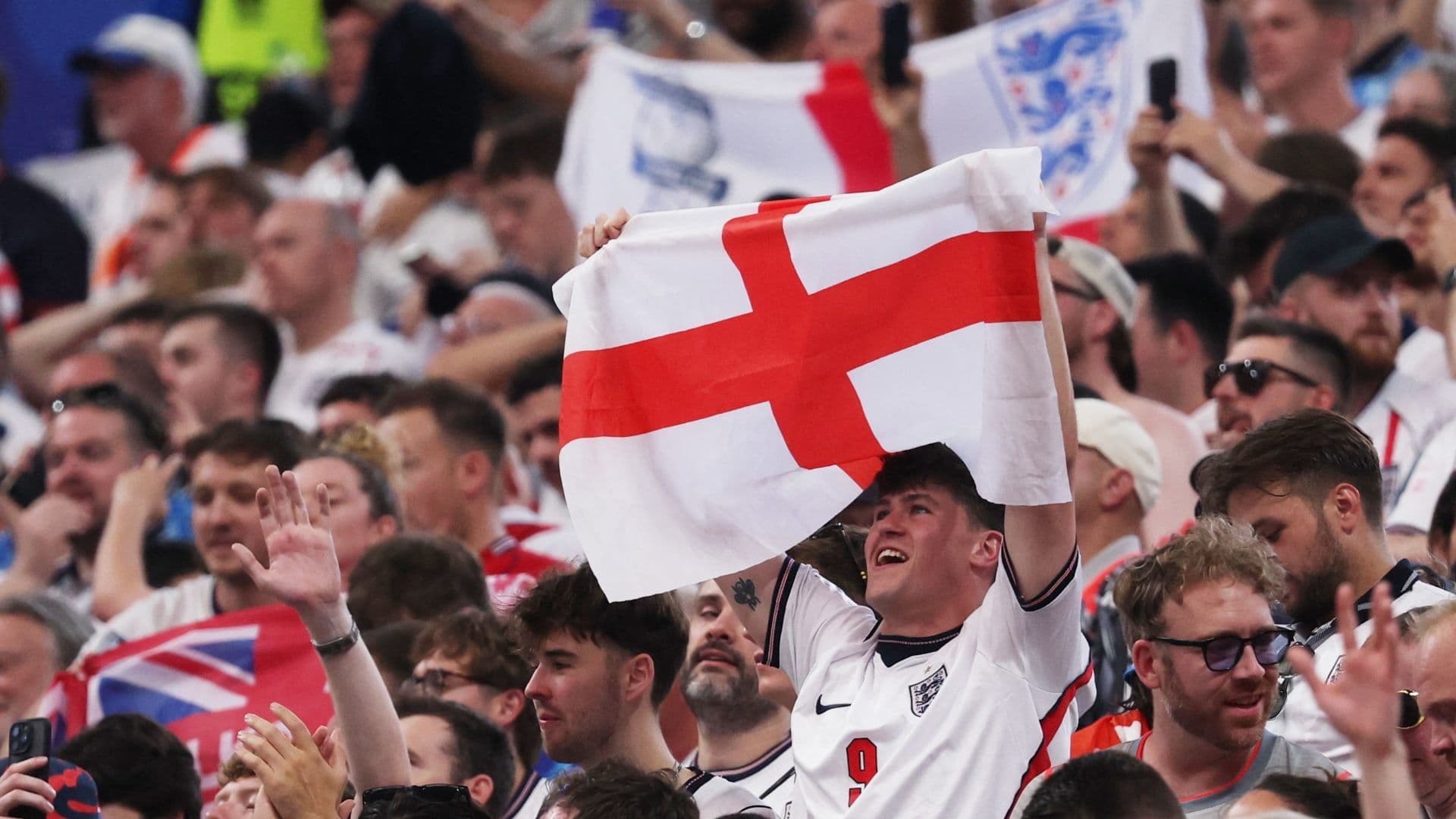 ¿Por Qué Inglaterra, Rival de México en Octavos del Mundial, Tiene Dos Banderas? Significado