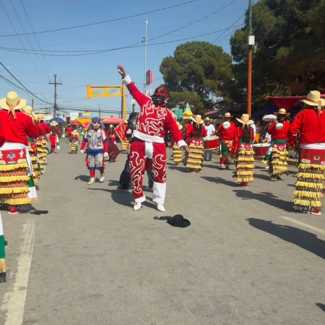 Fieles Celebran a San Lorenzo en Ciudad Juárez con Danzas, Comida y Misa de Gallo
