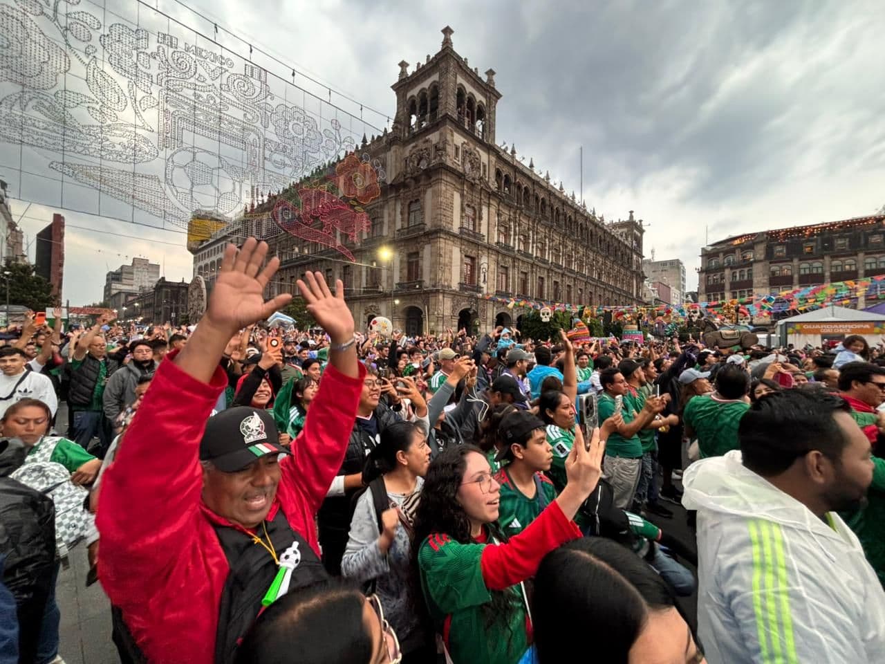 Zócalo CDMX Ya Está Lleno con 55 Mil Personas; Dan Opción en Monumento a la Revolución