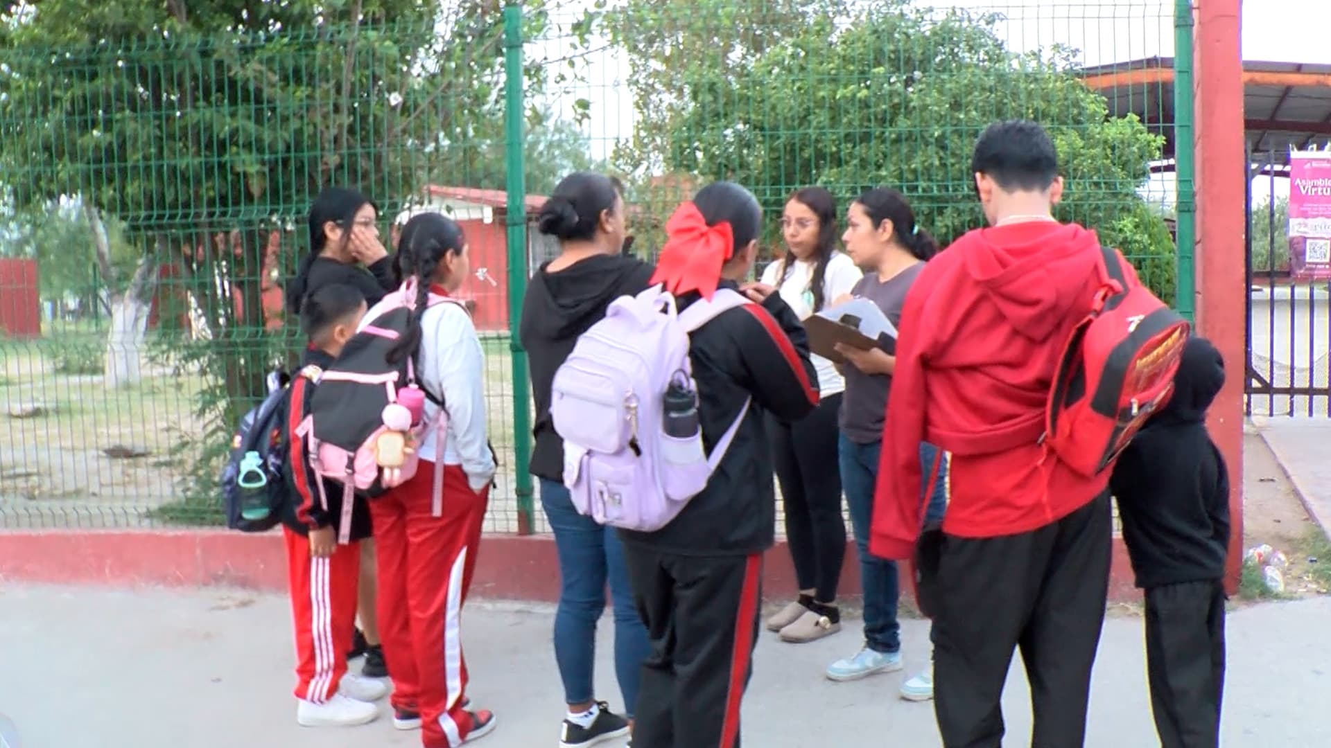 Se Manifiestan para Pedir Destitución de Maestra en Piedras Negras, Coahuila