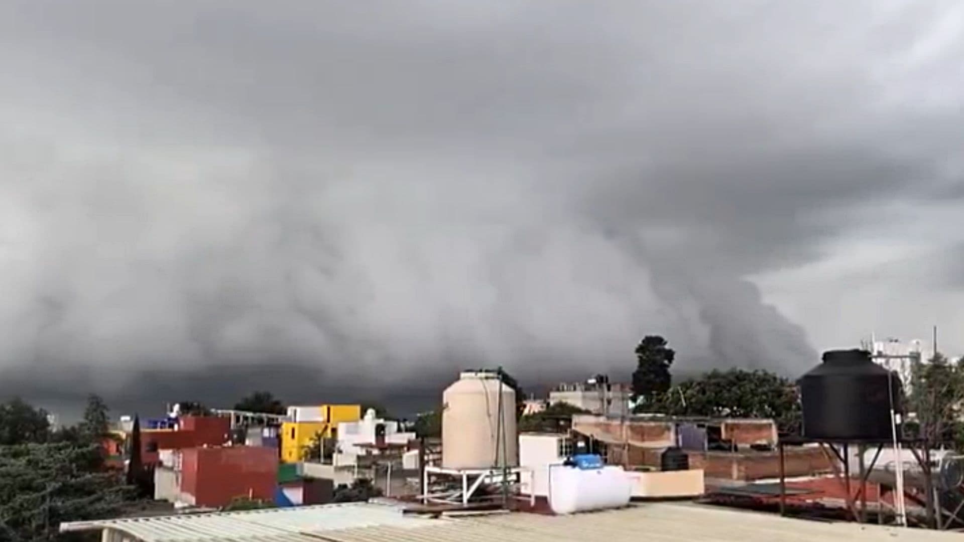 Tormenta en la CDMX. Foto: @SasslaClimaMx