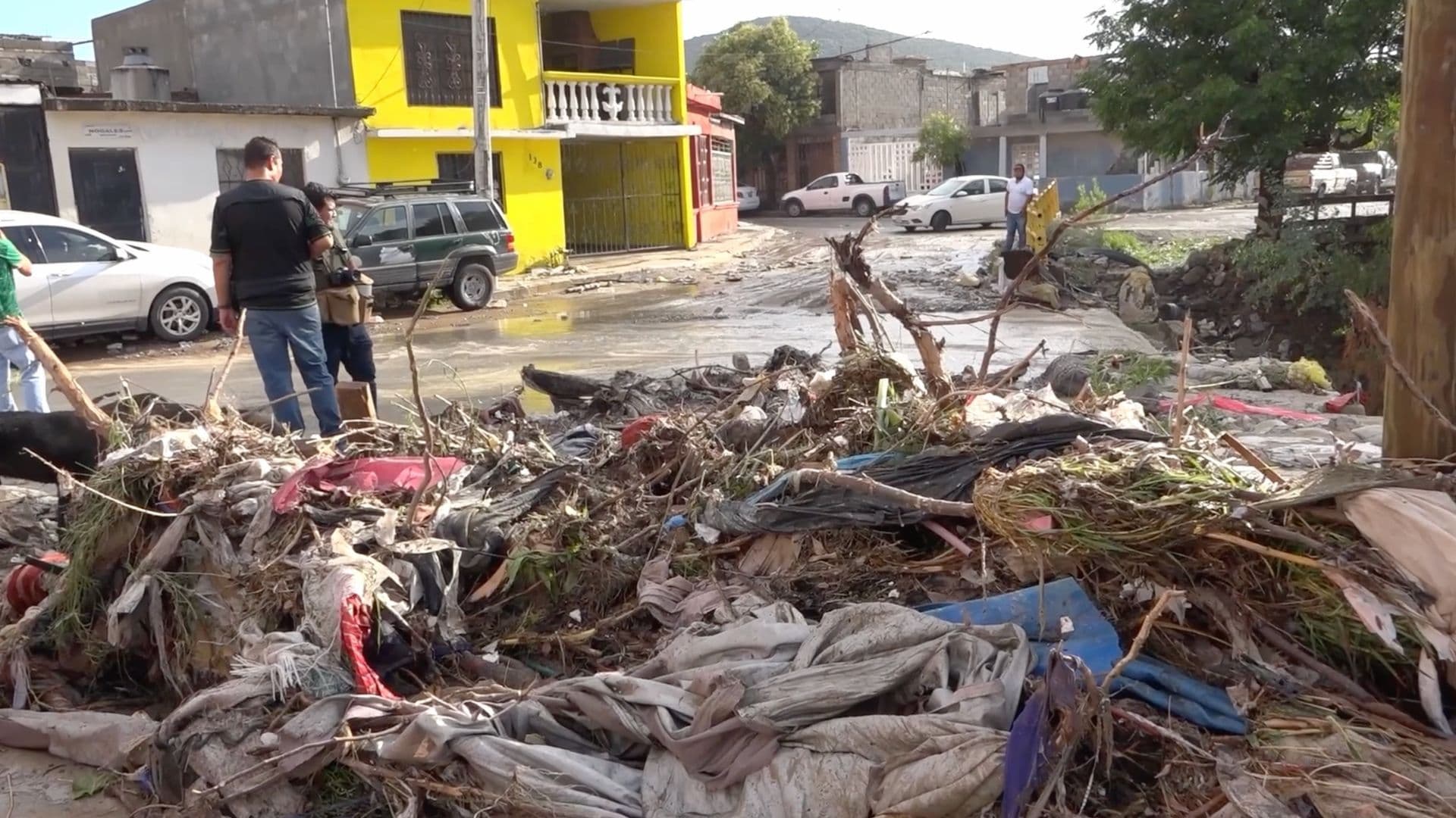 Tromba Arrastra Vehículos e Inunda Casas en Saltillo