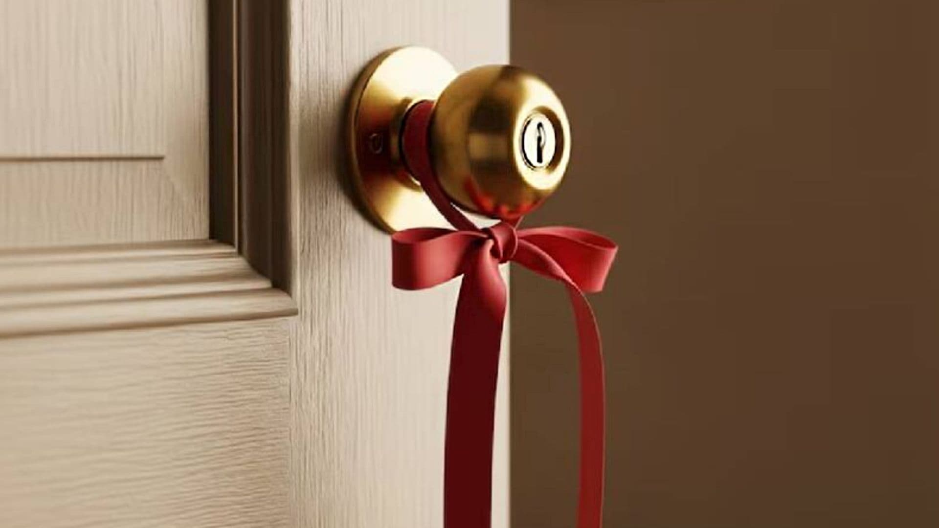 Listón rojo en puertas. Foto: Especial