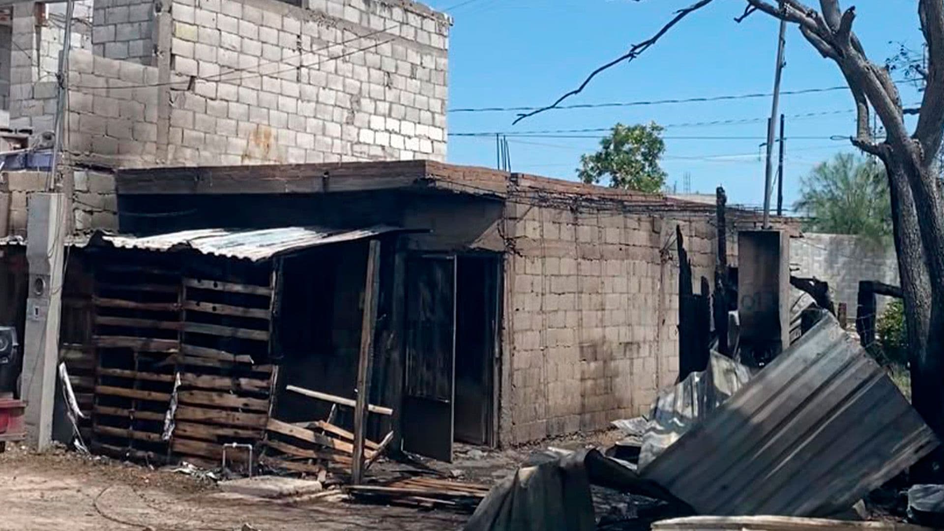 Veladoras de Altar Provocan Incendio en Tres Casas de Torreón, Coahuila