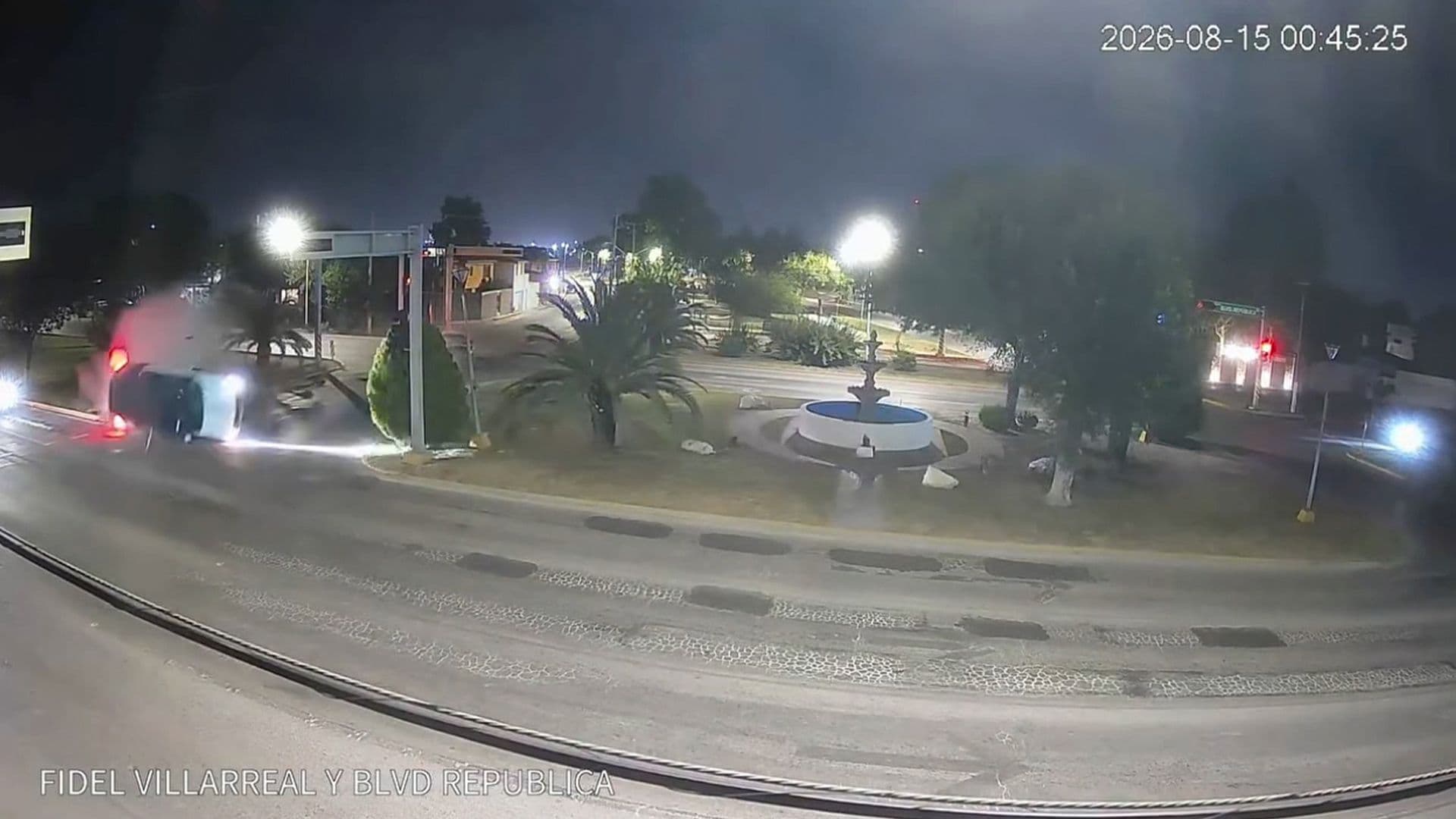 Vuelca Patrulla al Chocar Contra Vehículo en Piedras Negras; Trasladan a Detenido