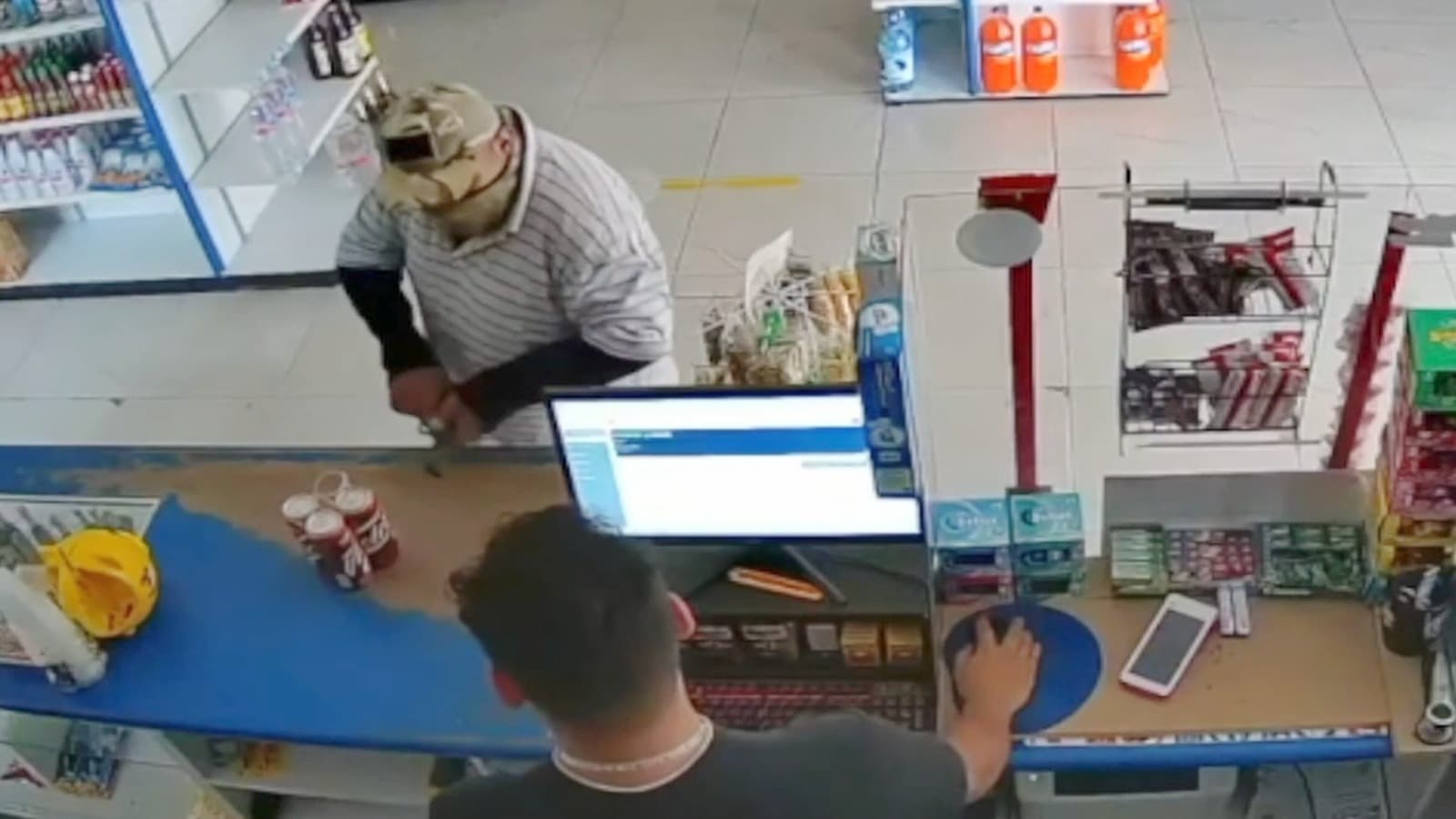 Captan a Hombre Armado Robando una Tienda en San Felipe, Guanajuato