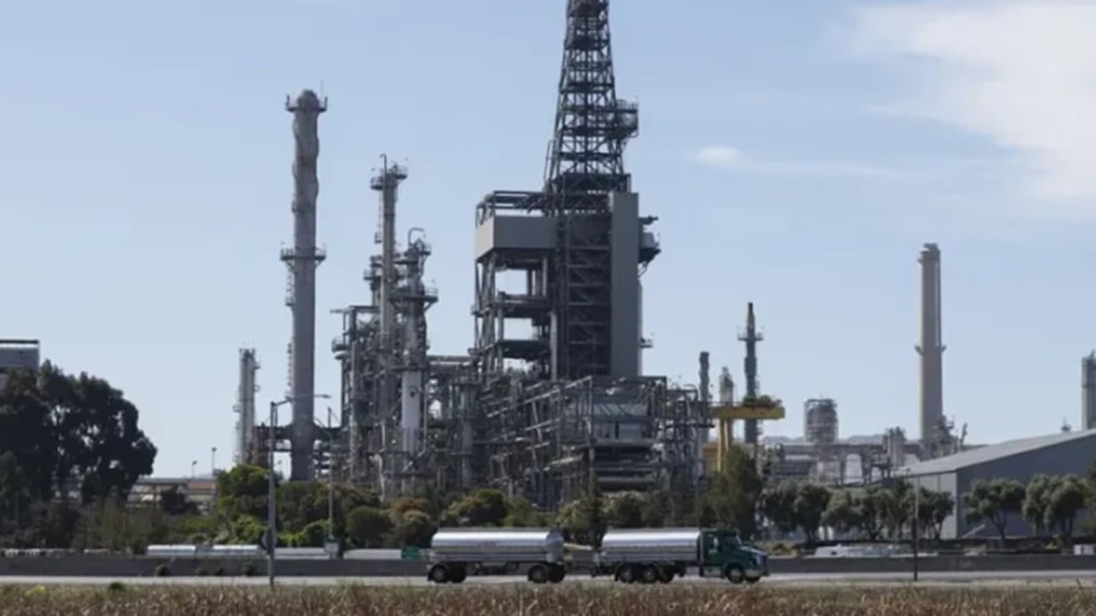 Trump Anuncia Acuerdo Petrolero con Venezuela por Más de 65 Mil Millones de Barriles