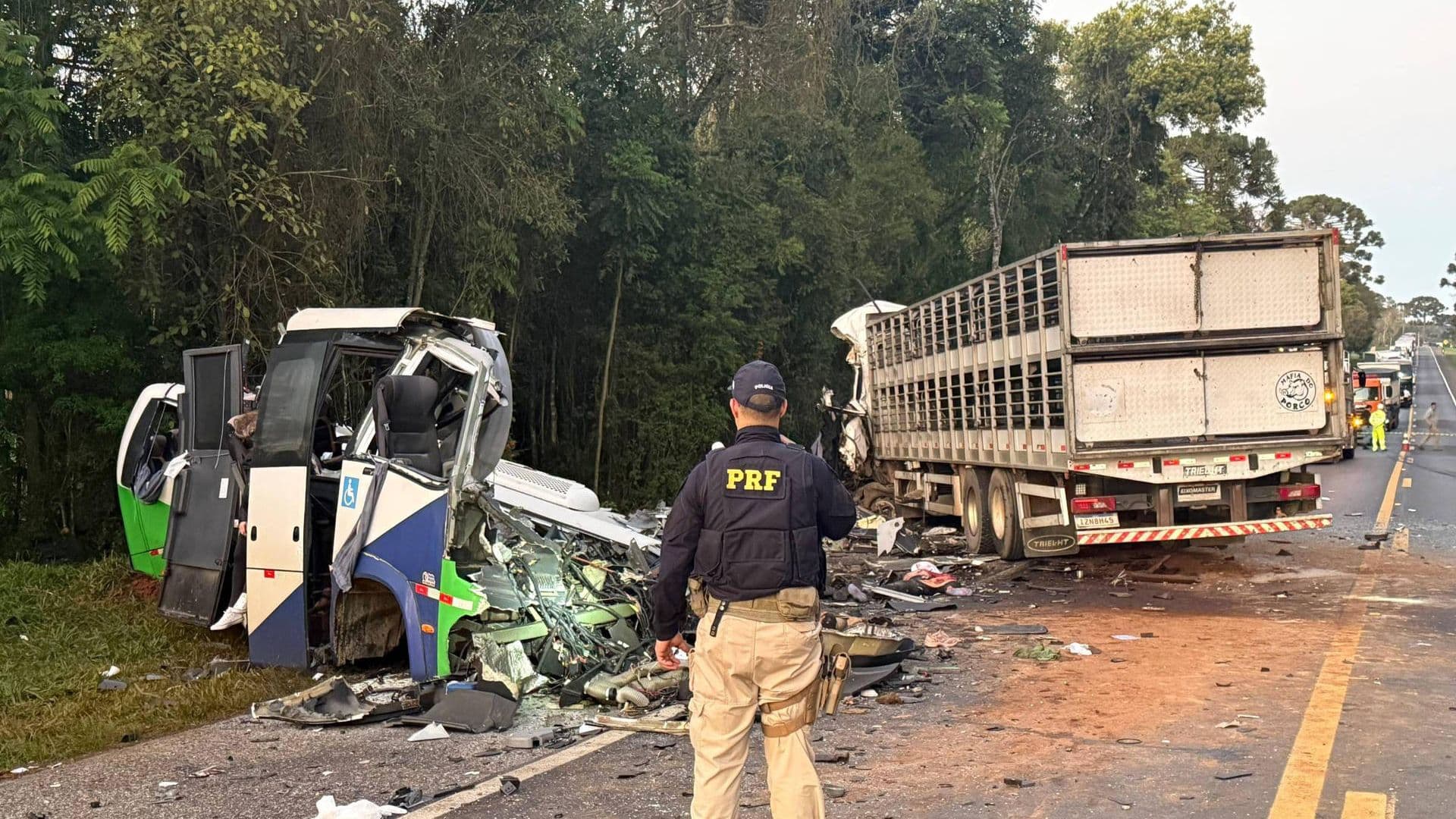 Accidente entre Autobús y Camión Hoy Deja al Menos 21 Muertos en Brasil