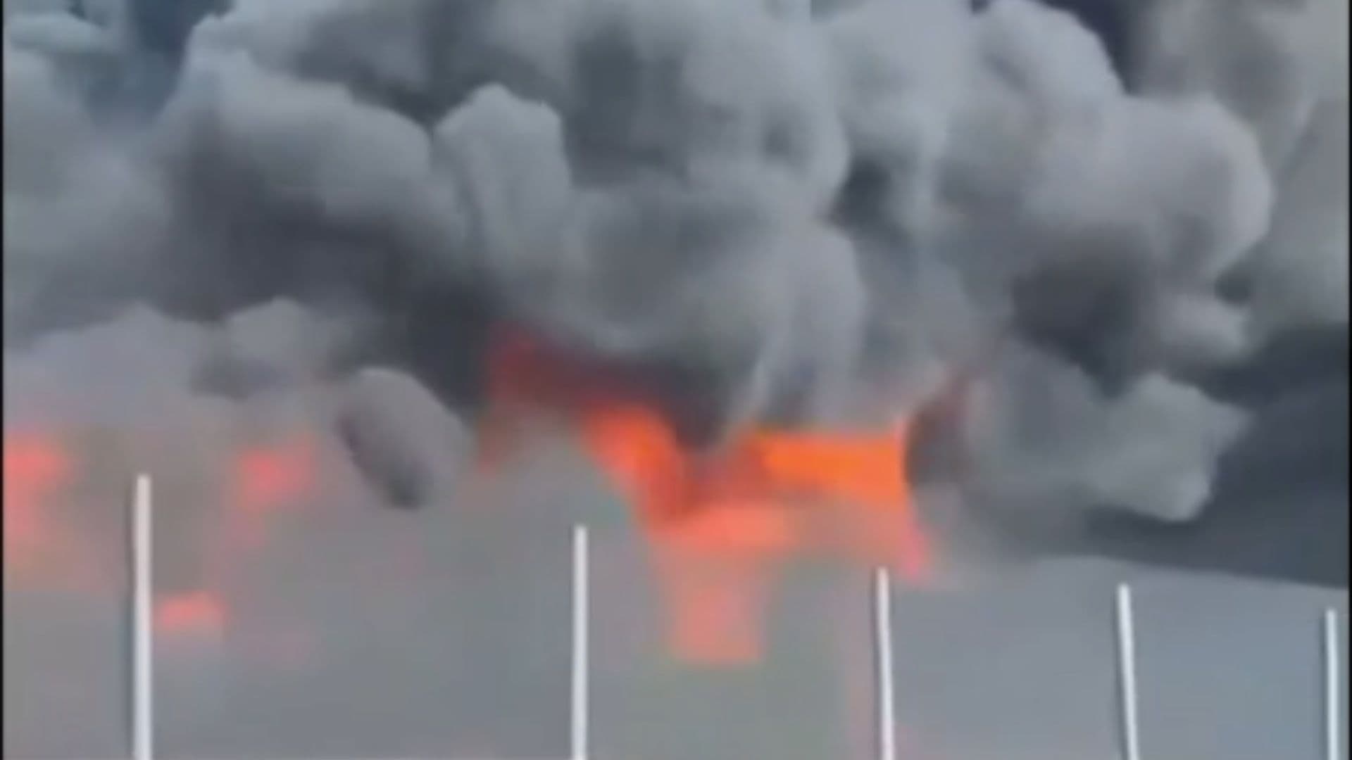 Chocan y se Incendian Tres Tráileres y Camioneta en Los Chorros por la Carretera Federal 57