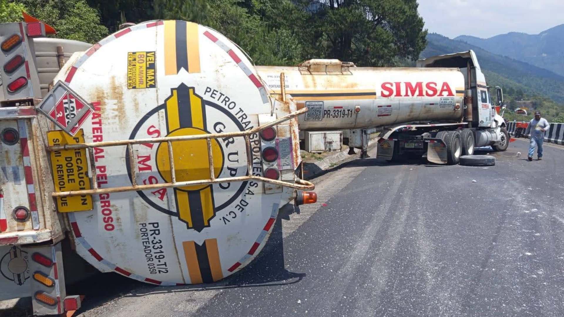 Tráfico Paralizado por Volcadura de Pipa en la Autopista Acatzingo-Cd. Mendoza en Puebla