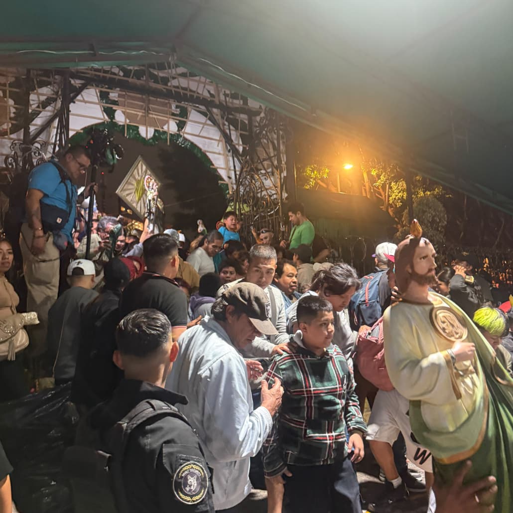 Miles de fieles abarrotan San Hipólito por San Judas Tadeo en CDMX