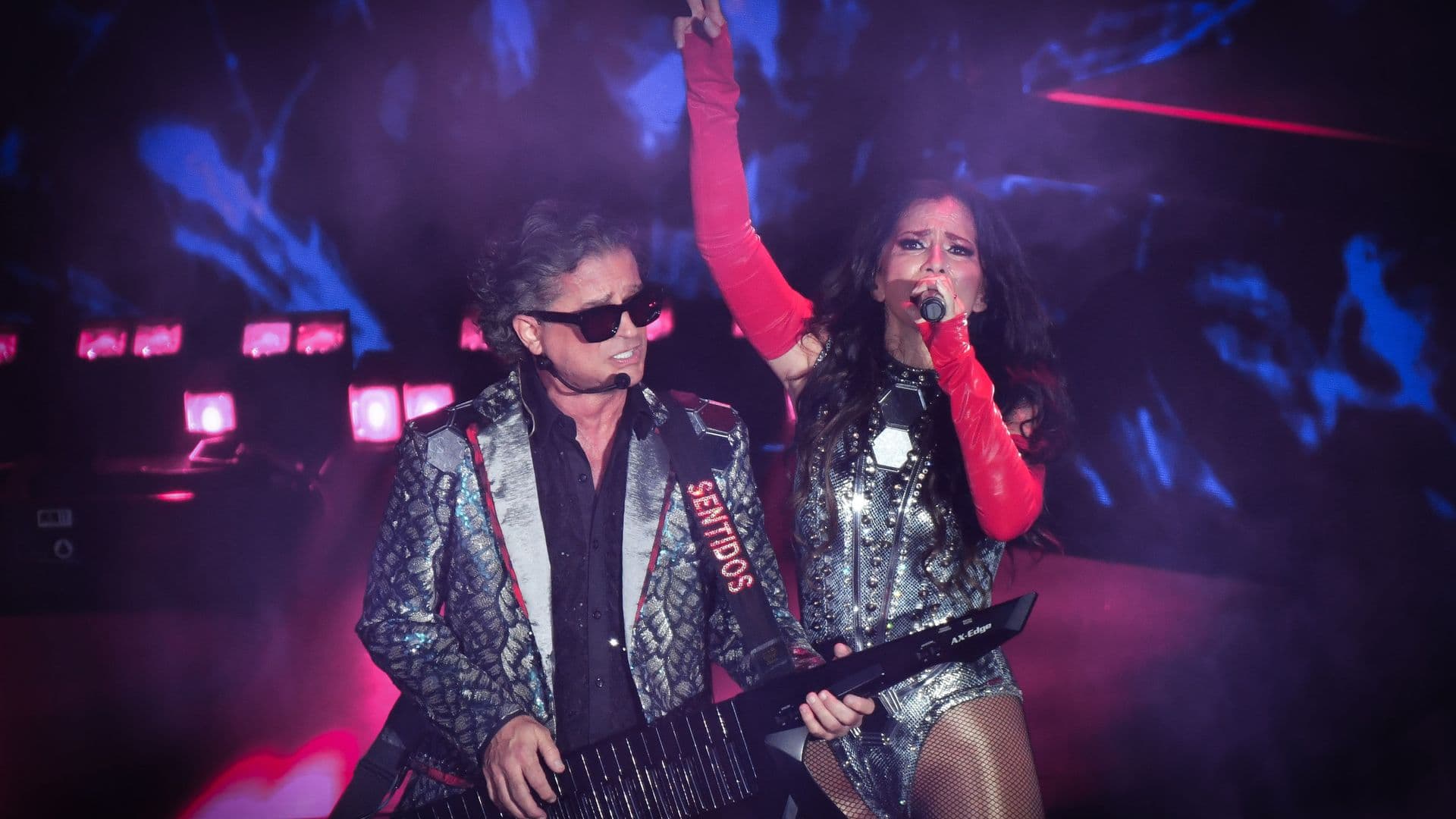 Aitana Derbez Debuta Junto a su Mamá Alessandra Rosaldo en Concierto de Sentidos Opuestos