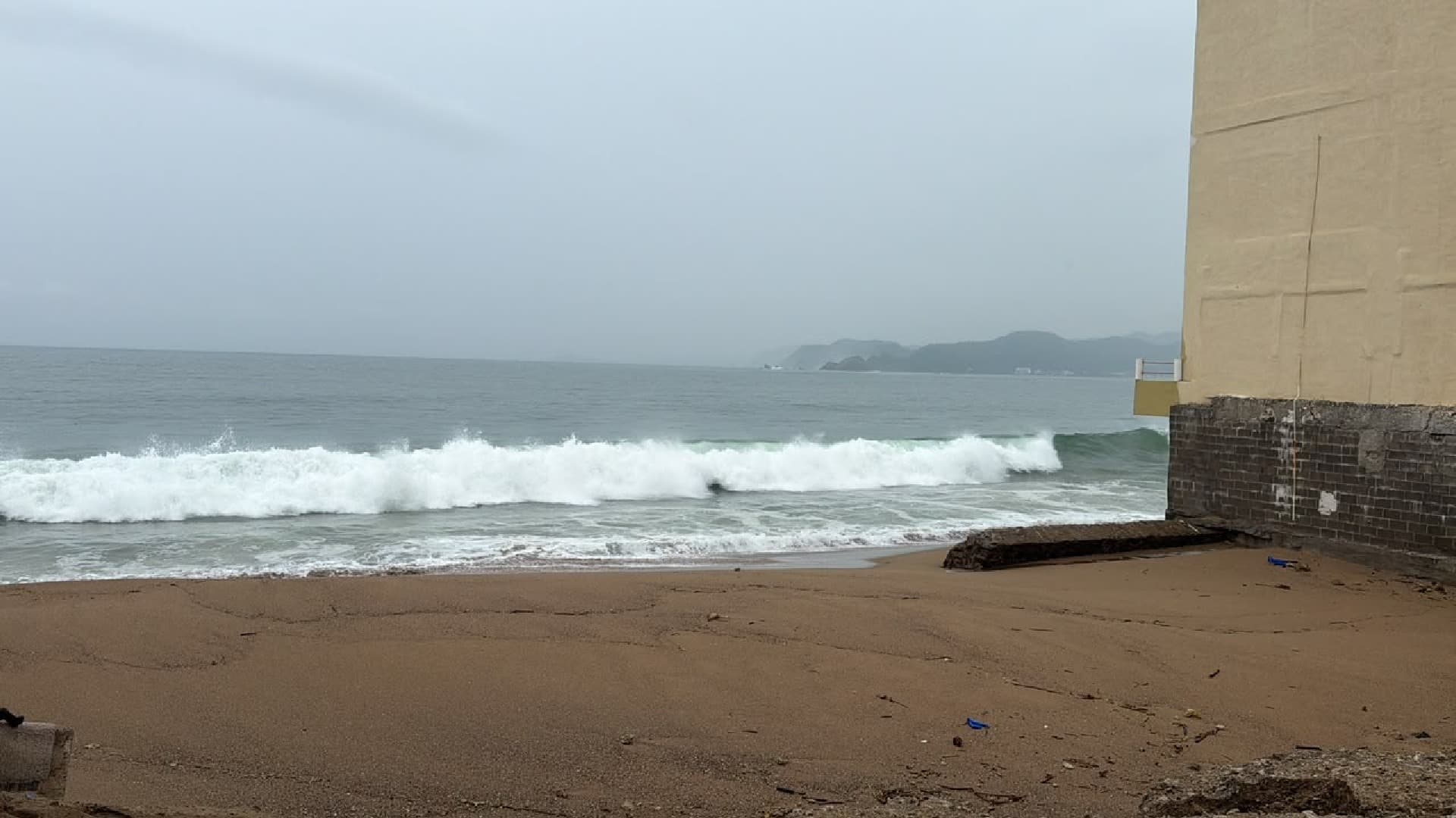 Activan Alerta Roja en Costa Sur de Jalisco por Huracán Trudy; Evacúan a Personas a Refugios