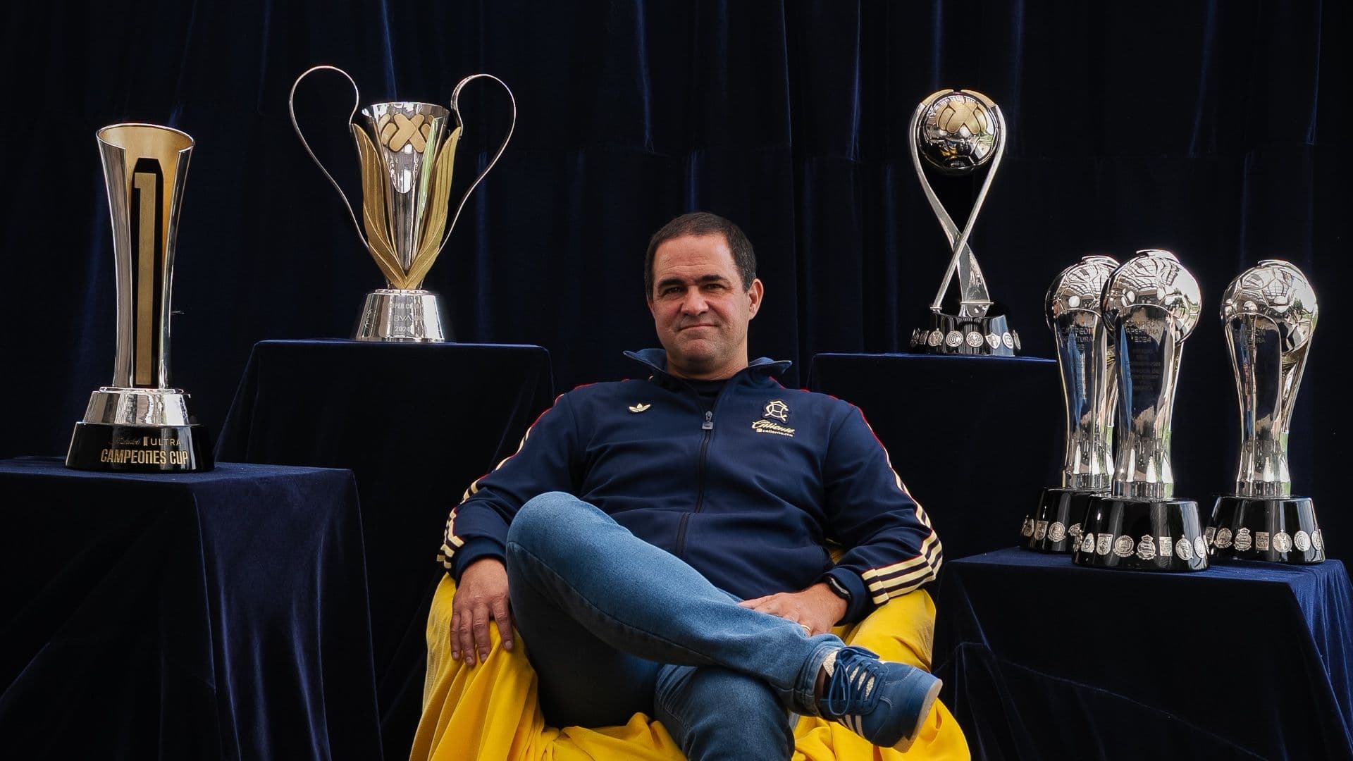 André Jardine Llora de Emoción por la Despedida que le Dedicaron Jugadores del América