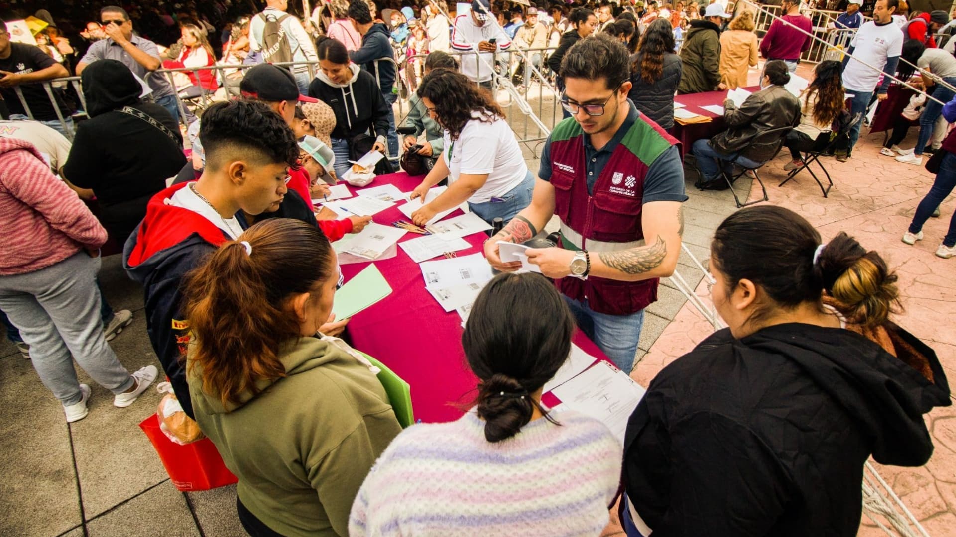 Apoyo Bienestar Hombres y Mujeres de 21 a 75 Años Da Hasta $100,000: Cómo Registrarse en Octubre