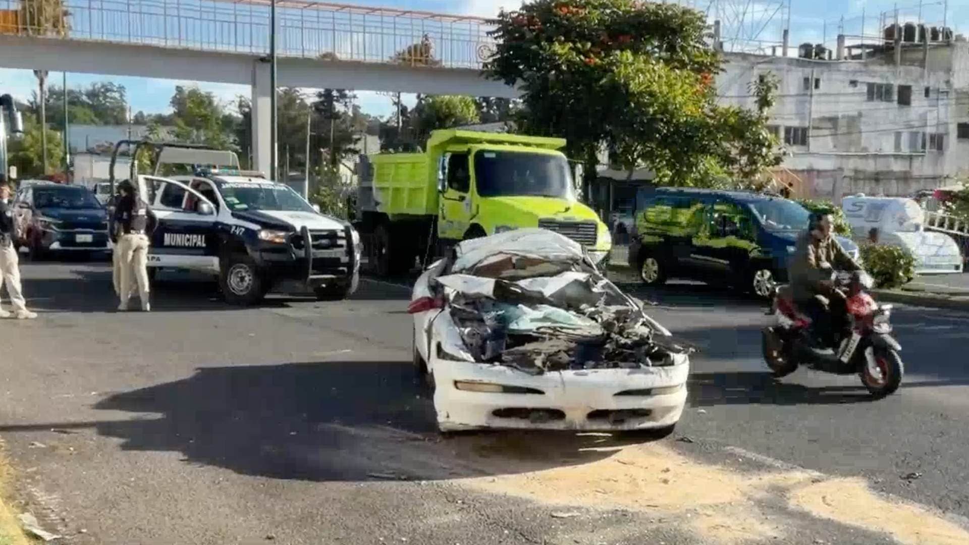 Muere Conductor Tras Impactarse Contra un Autobús en el Bulevar Xalapa-Banderilla