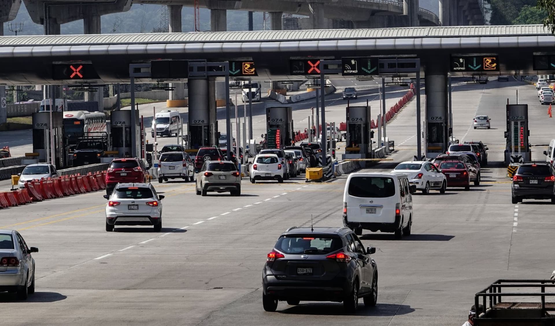 Lluvia y Cierre de Circulación por Labores de Mantenimiento en la Autopista del Sol