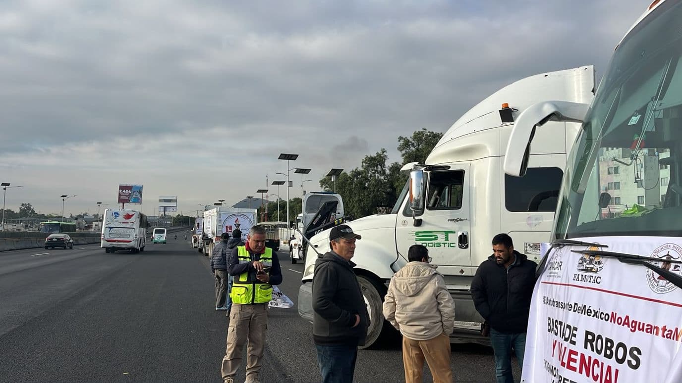 Bloqueo de transportistas en la Autopista México-Pachuca
