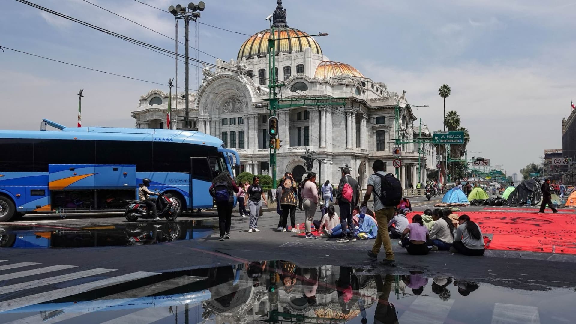 Bloqueo de Normalistas Lleva 2 Días en Eje Central y Juárez; Evita el Tráfico con Ruta Alterna