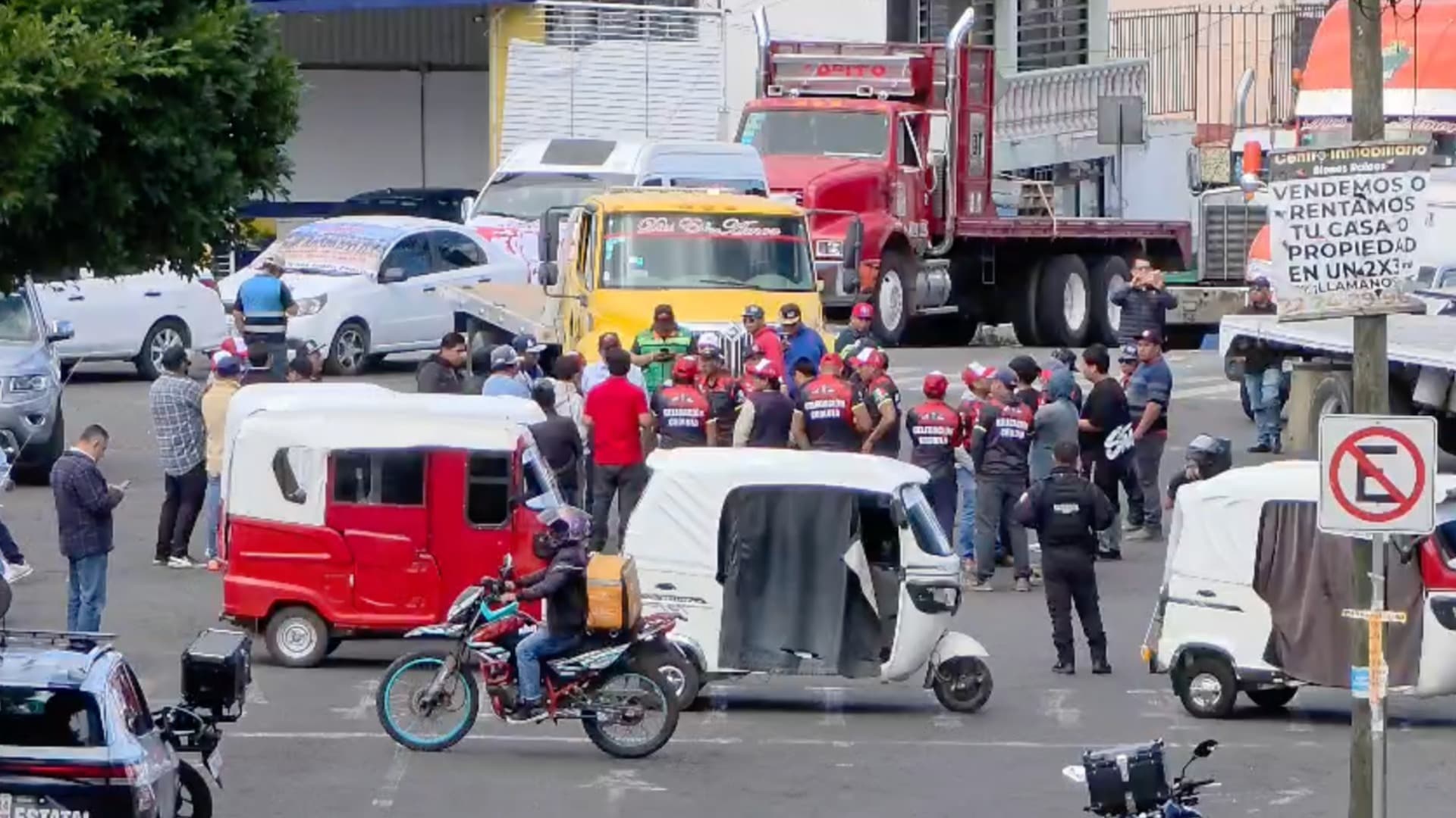 Continúan Cierres en Autopistas y Carreteras de Puebla por Transportistas de AMOTAC