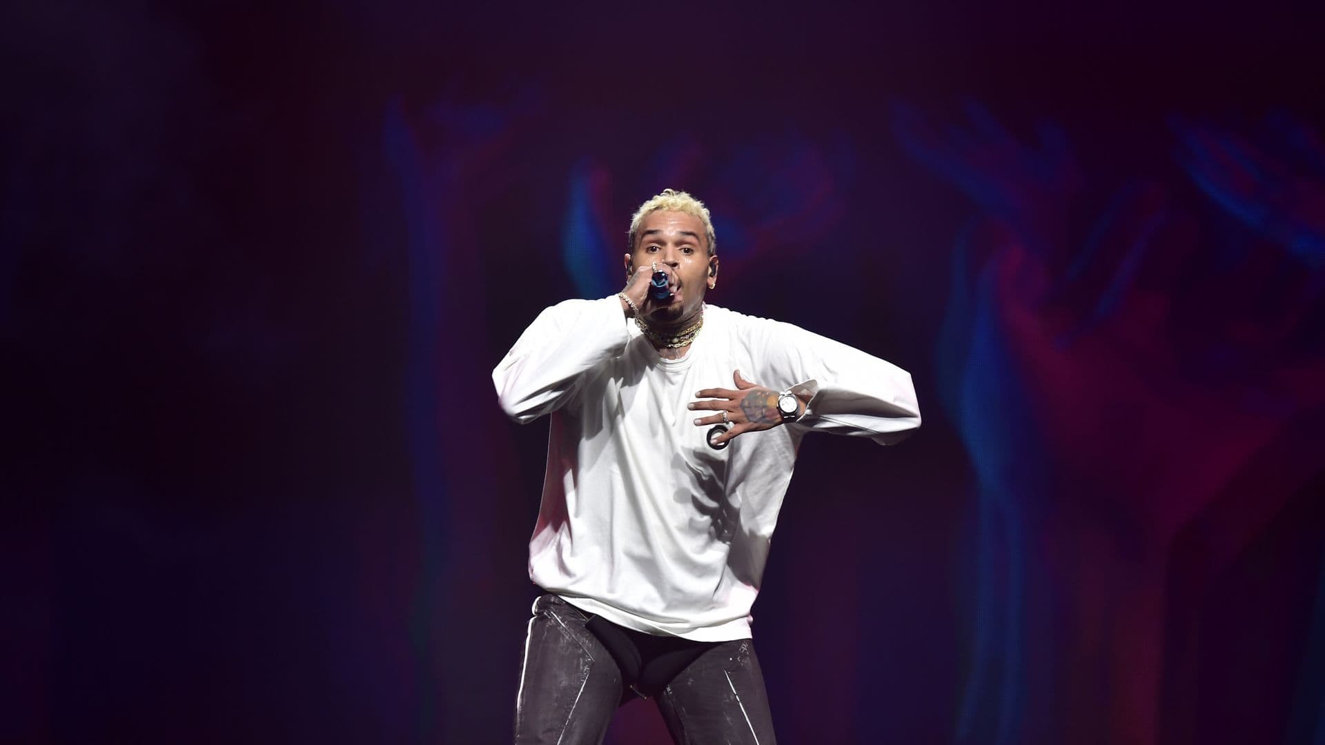 Qué Hizo Chris Brown: Todos los Antecedentes de Violencia del Cantante y Exnovio de Rihanna