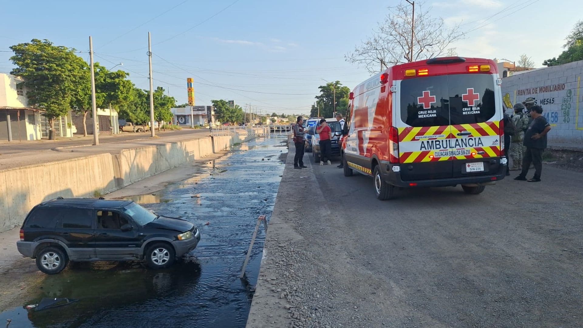 Dos Camionetas Caen a Canal en Menos de Cuatro Horas en Culiacán, Sinaloa