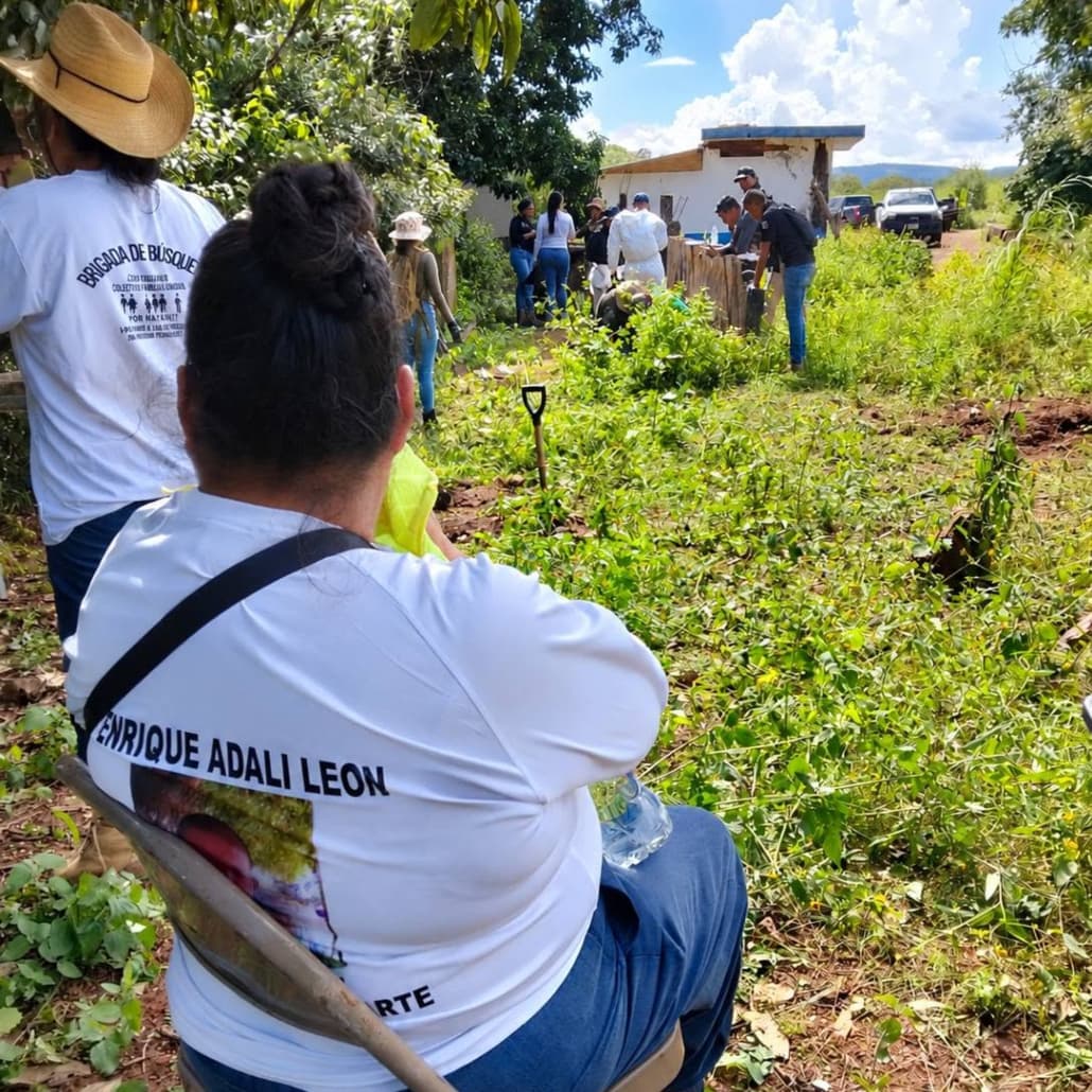 Madres buscadoras y familiares de personas desaparecidas participan en los trabajos en Xalisco