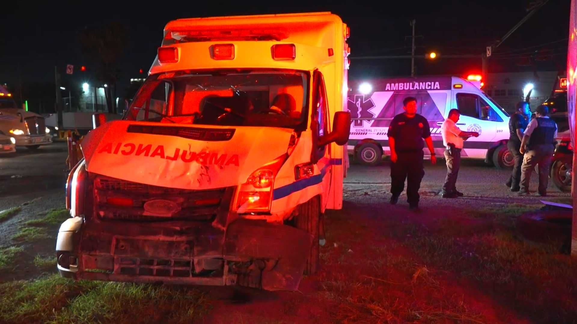 Chocan contra Ambulancia y Huyen en Escobedo, NL; Hay Un Herido