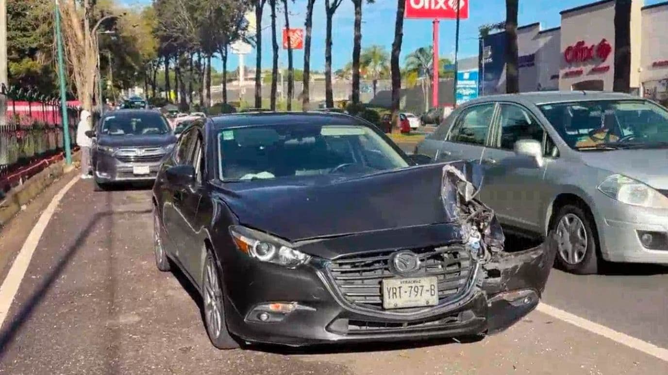 Choque Provoca Caos Vial en Calles de la Ciudad de Xalapa