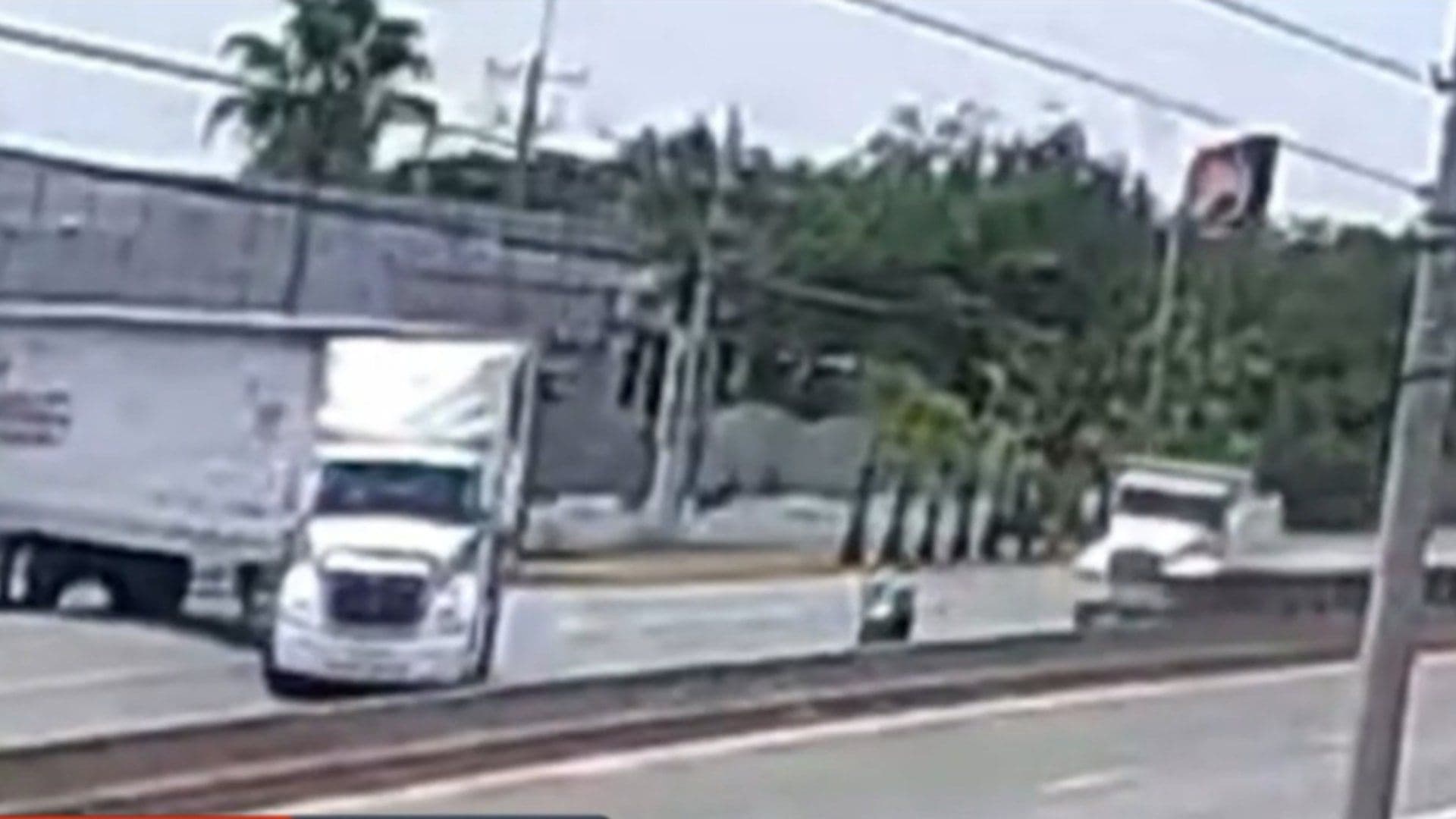 Captan en Video Accidente Donde Motociclista Salió Proyectado en Los Sabinos en Allende, NL