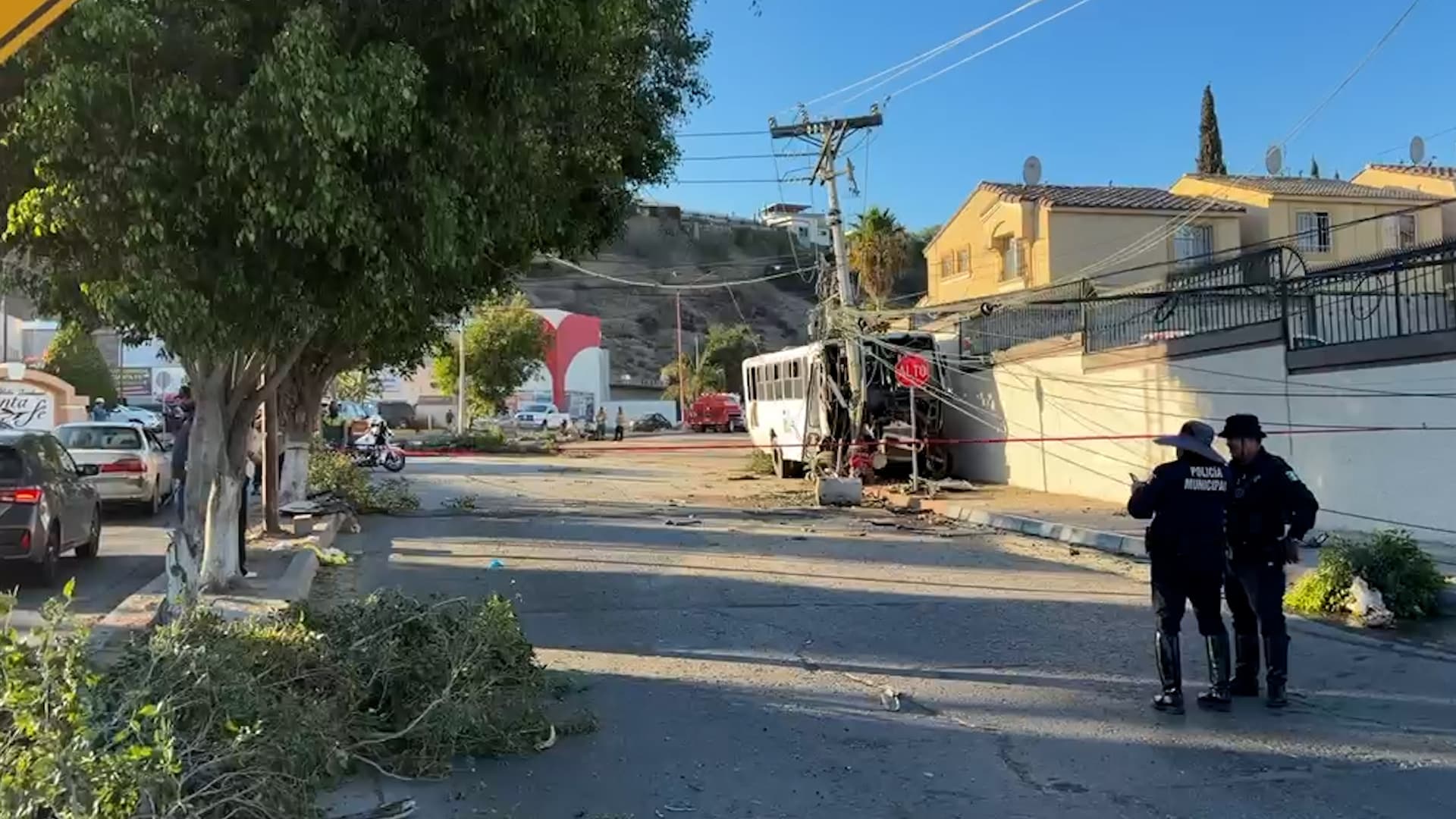 Agentes de la Policía Municipal resguardando el perímetro y agilizando el tráfico vial