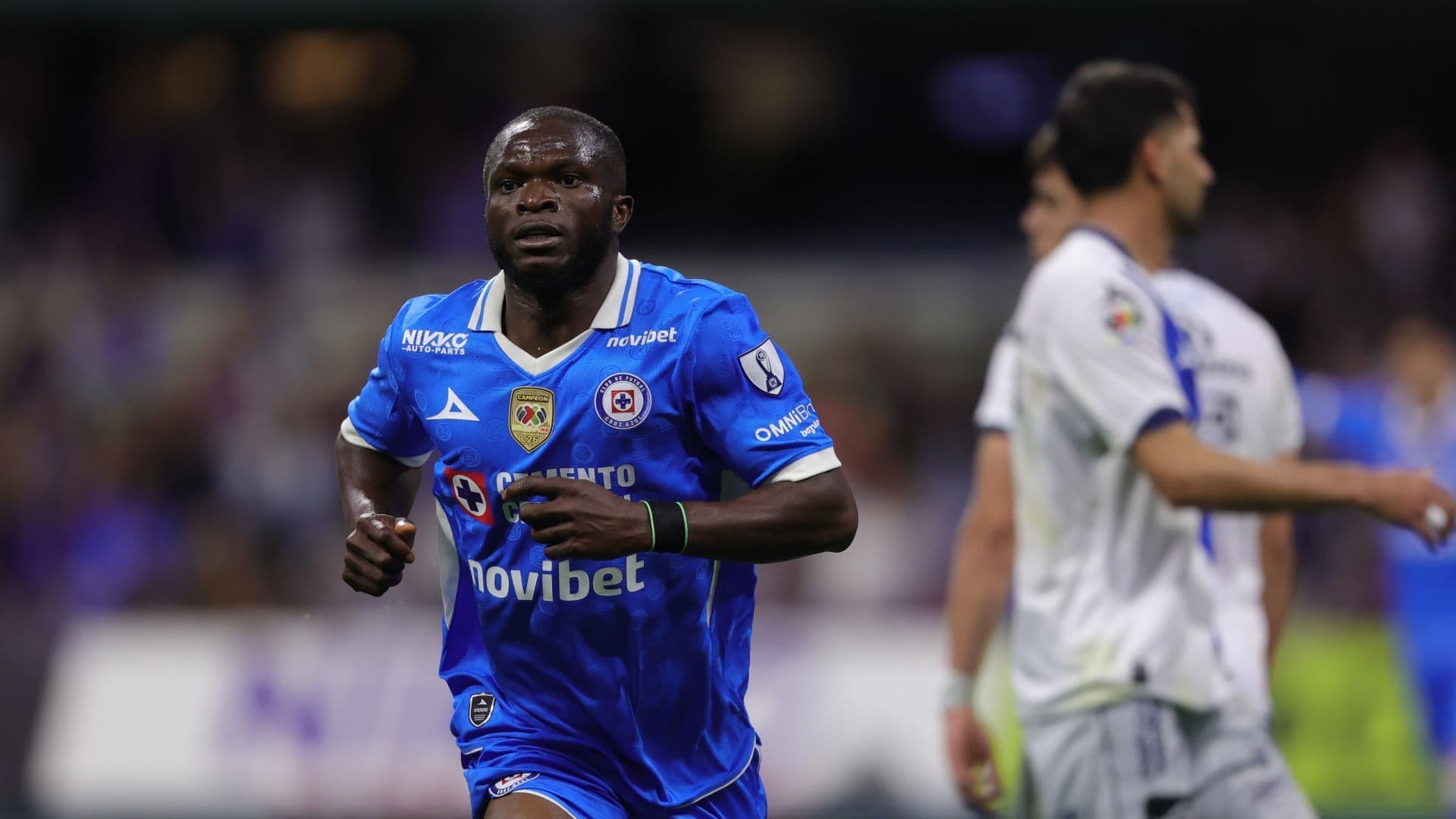 Christian Ebere, jugador de Cruz Azul, en un partido de la Liga MX