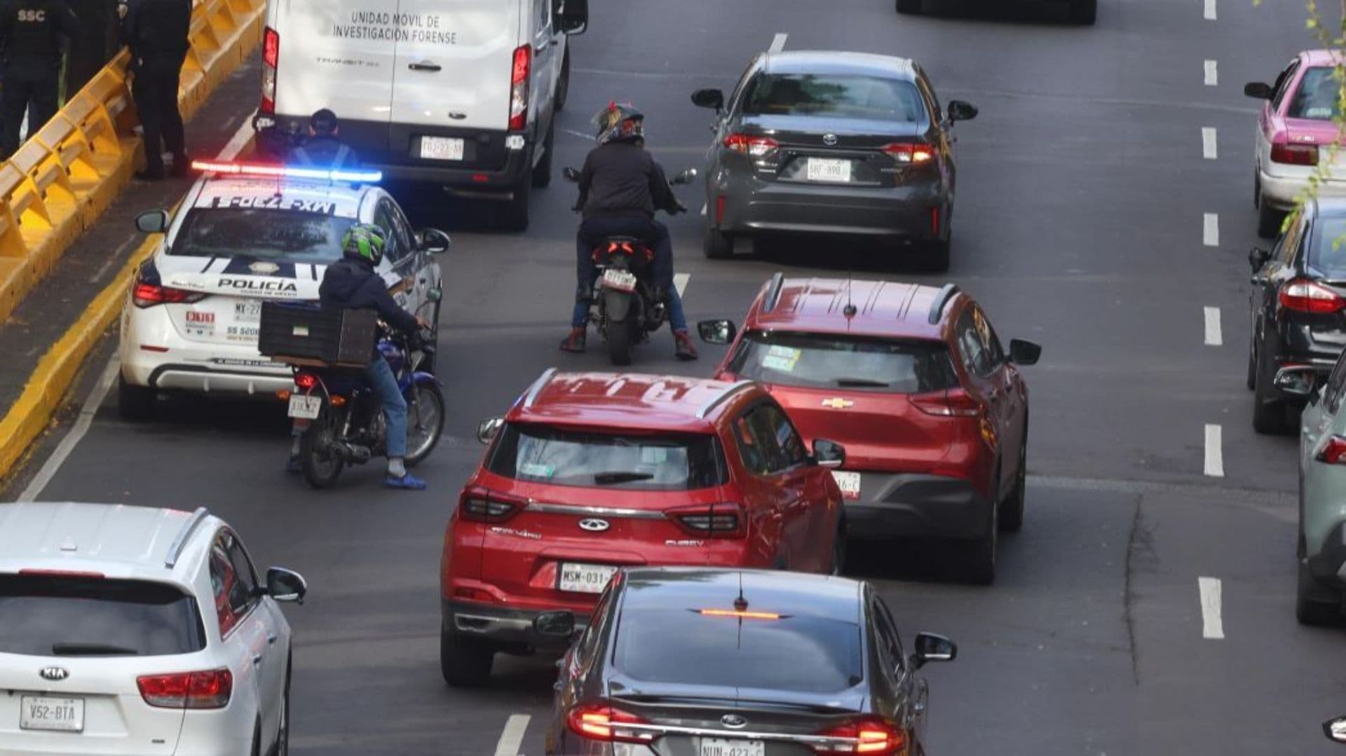 Video: Motociclista Avisa a Automovilista por Posible Robo en CDMX y se Hace Viral