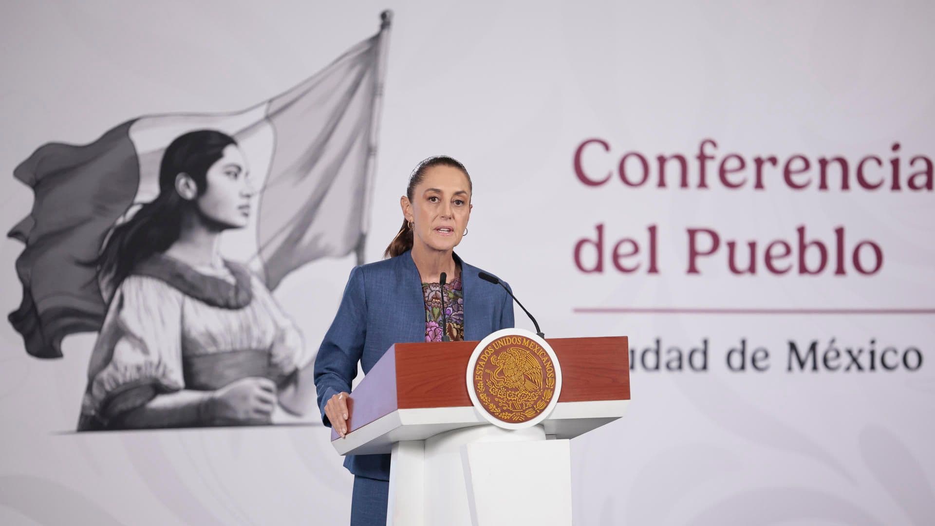 Claudia Sheinbuam en la conferencia mañanera