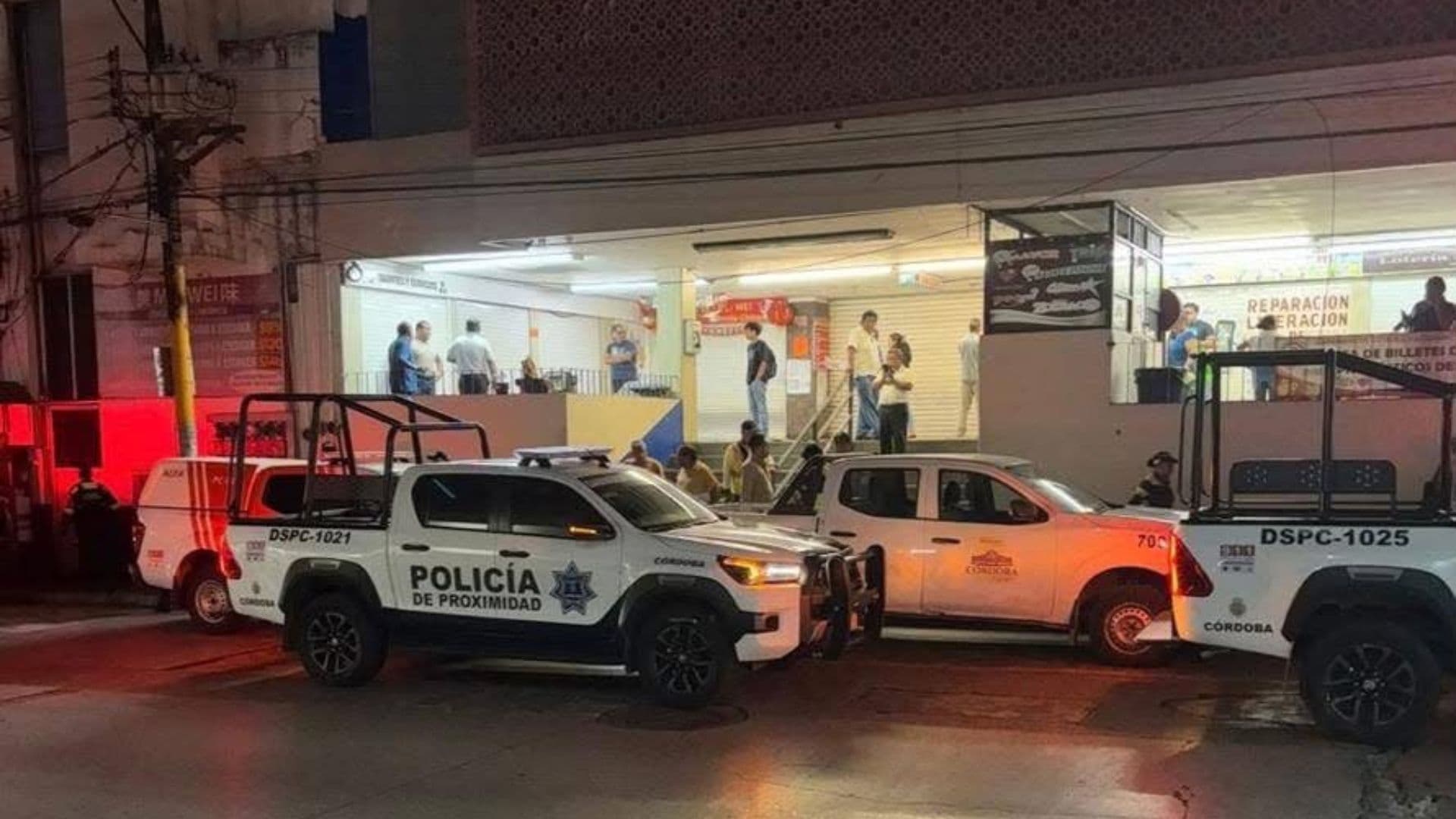 Clausuran Centro Comercial tras Incendio por la Presunta Caída de Rayo en Córdoba