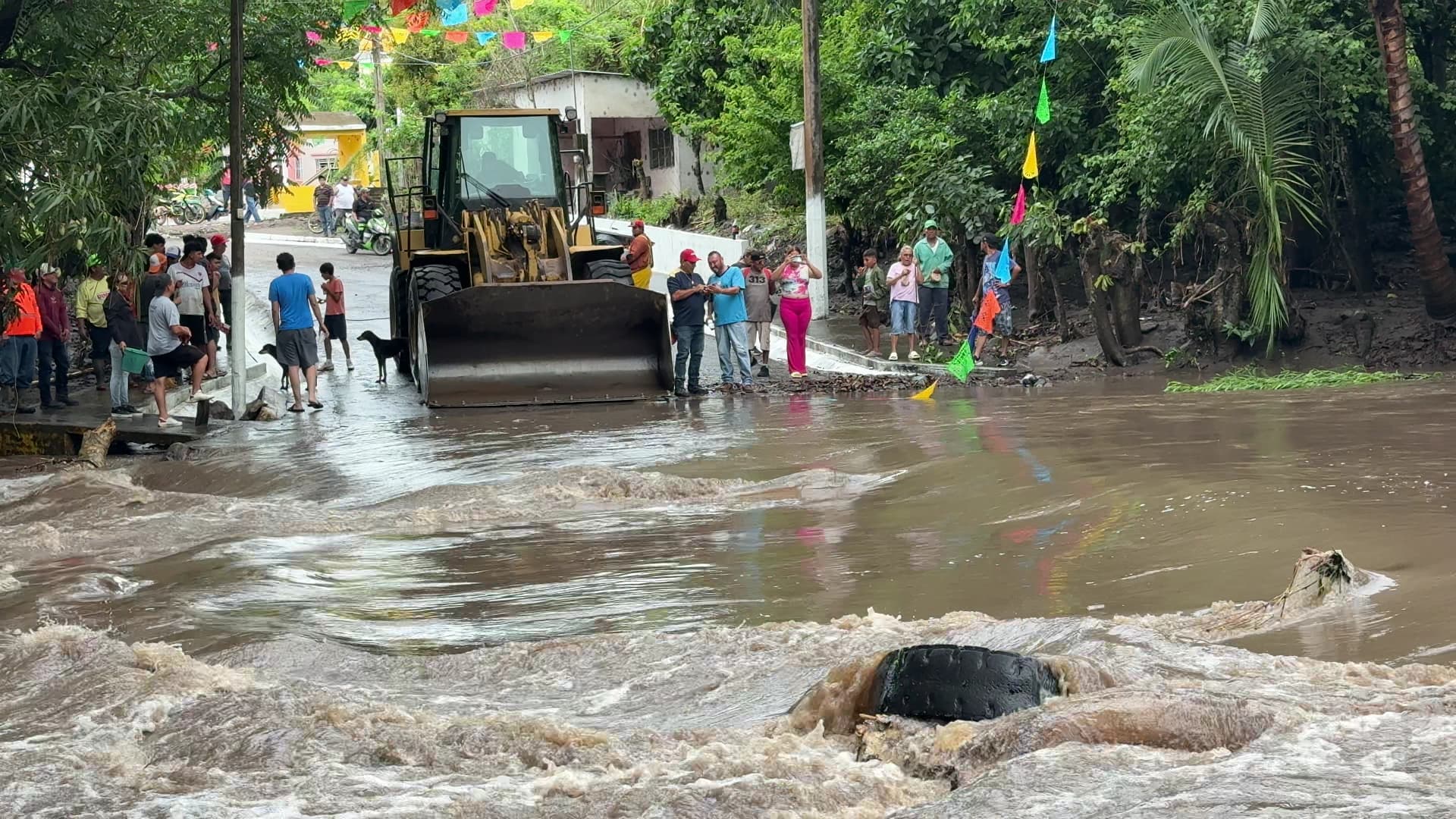 Crecida de Río Boquerón Deja Incomunicada a Comunidad Loma Fina de Paso de Ovejas, Veracruz