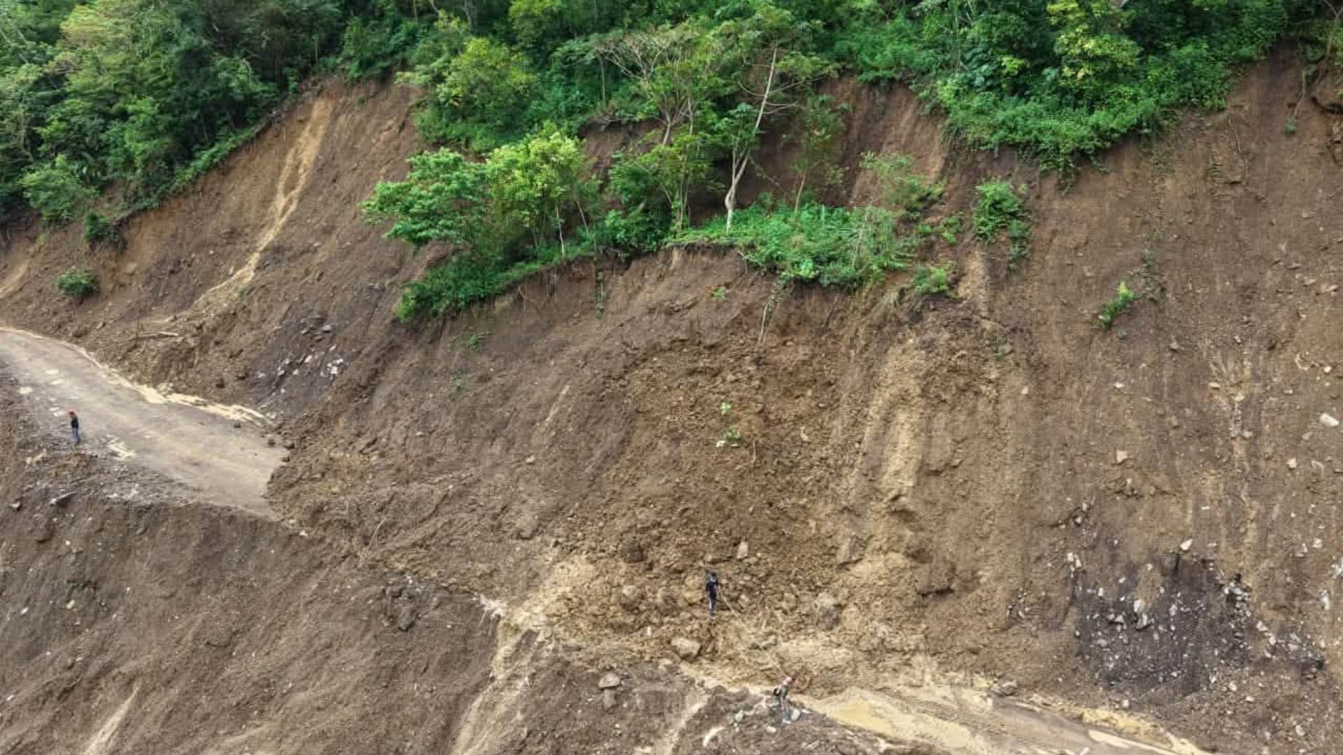 Derrumbe por Lluvias Provocan Cierre de Caminos y Carreteras en Ilamatlán, Veracruz
